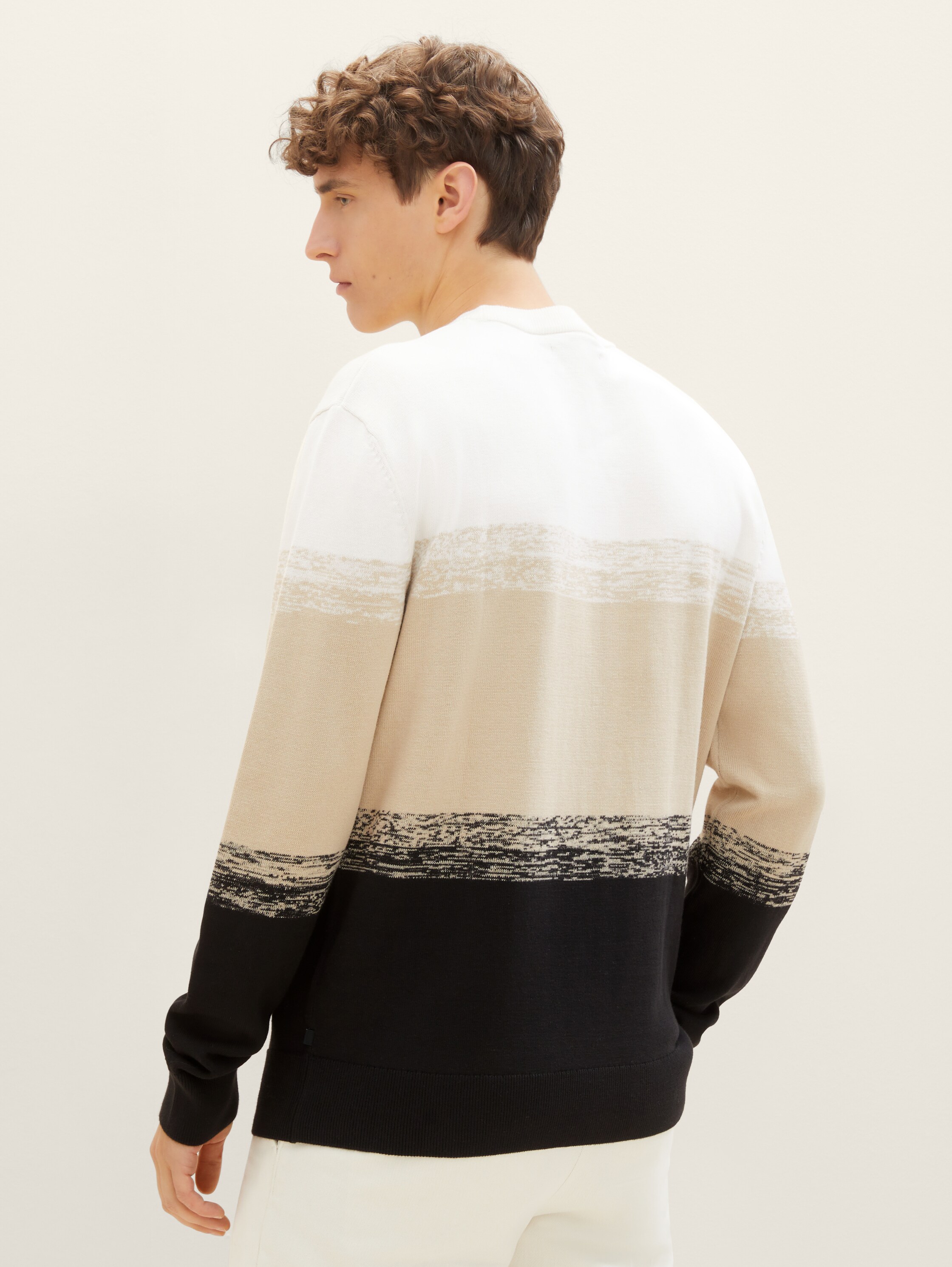 Mehrfarbiger Strickpullover - 4