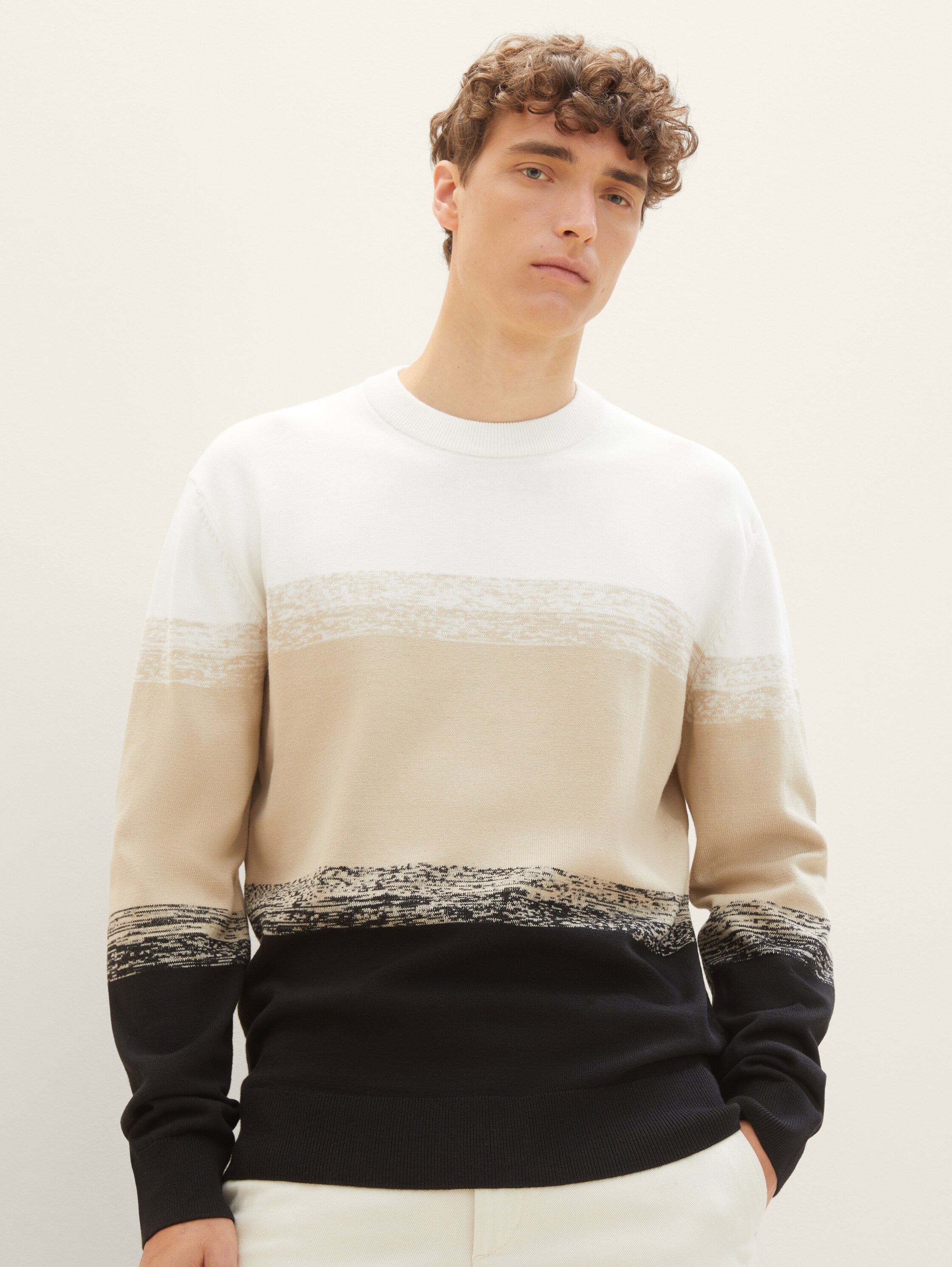 Mehrfarbiger Strickpullover - 1