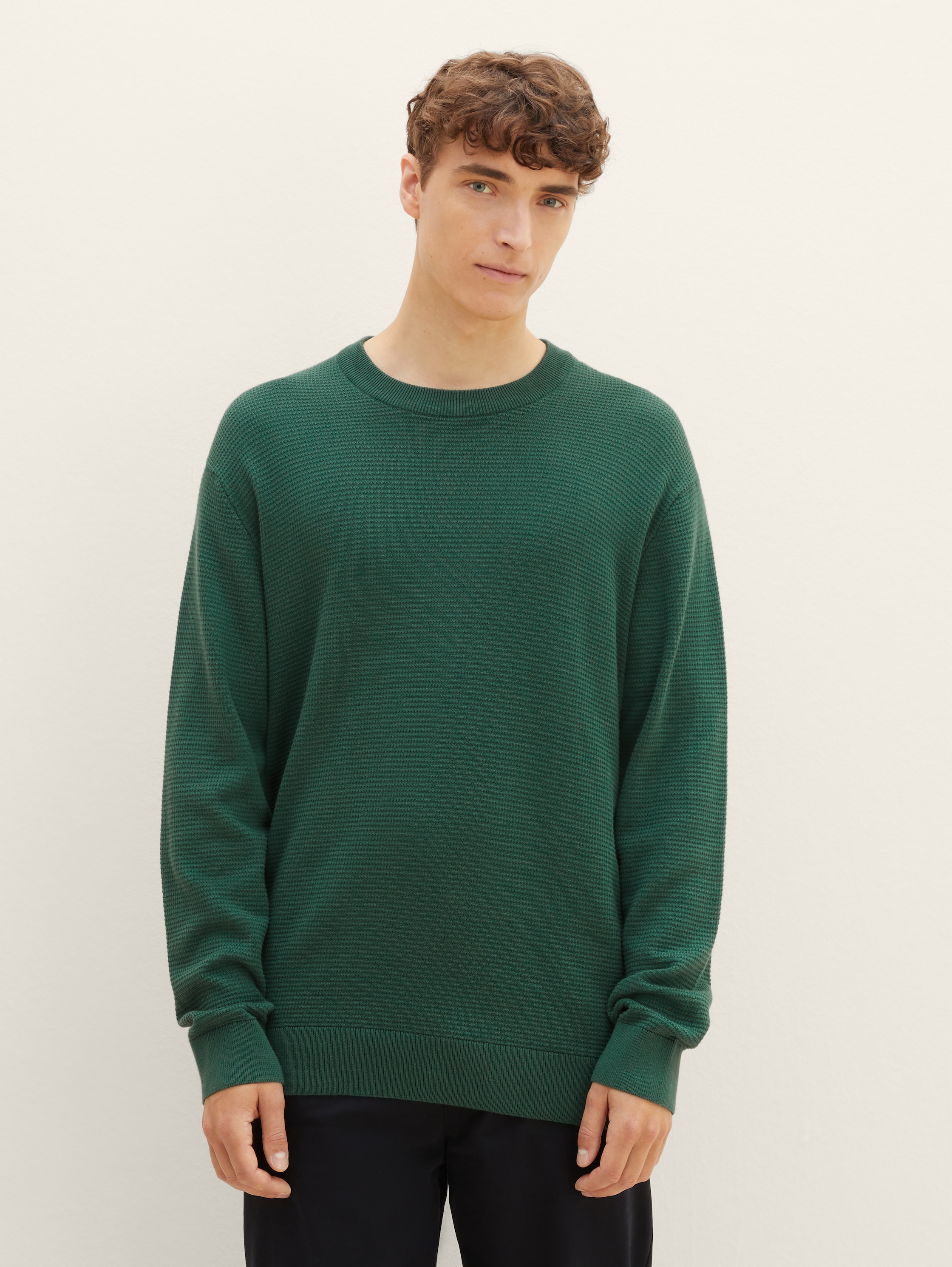 Pullover mit Struktur - Hunter Green - Ausschnitt Model-Vorderansicht