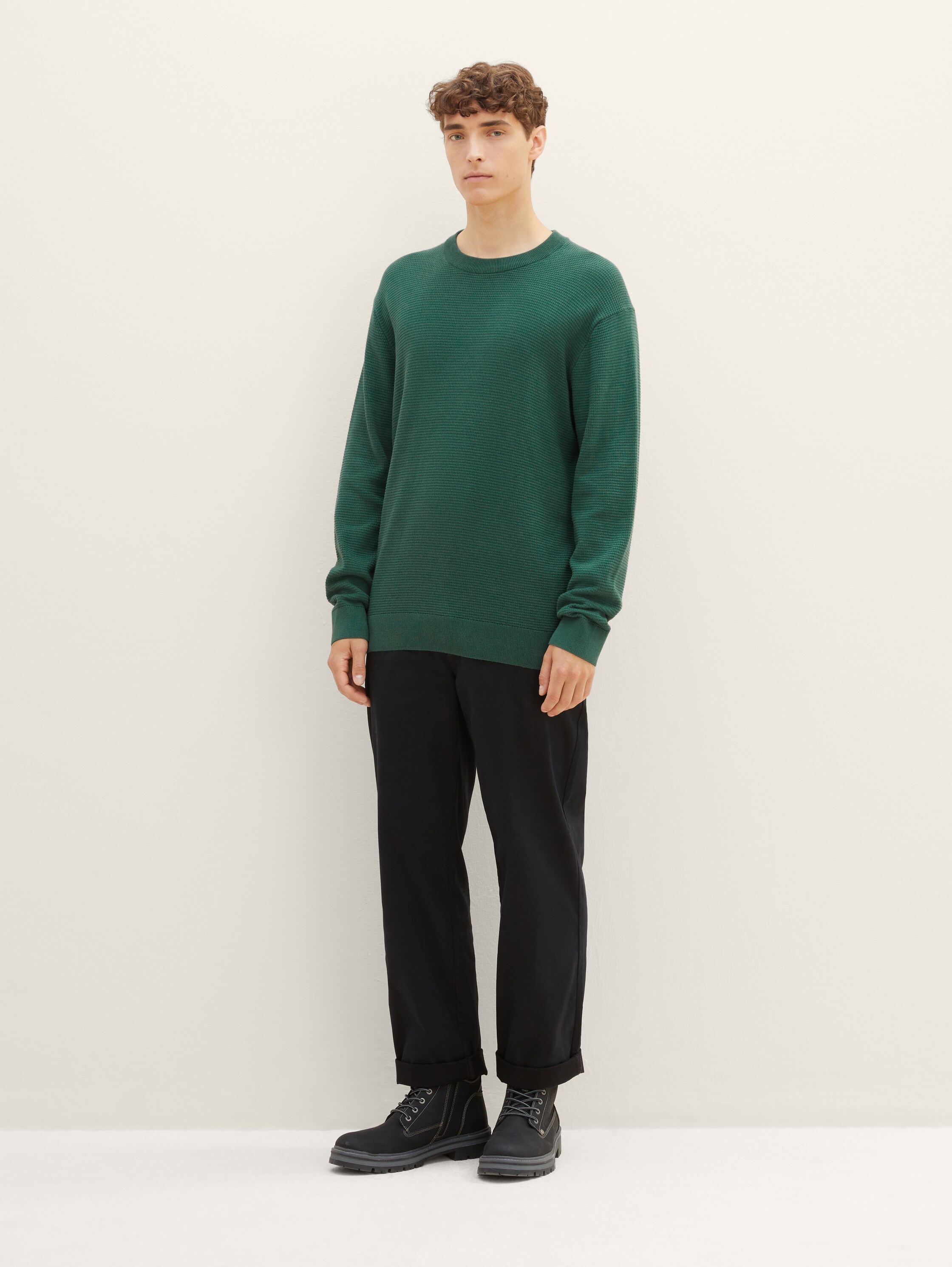 Pullover mit Struktur - Hunter Green - Detail-Model-Ansicht