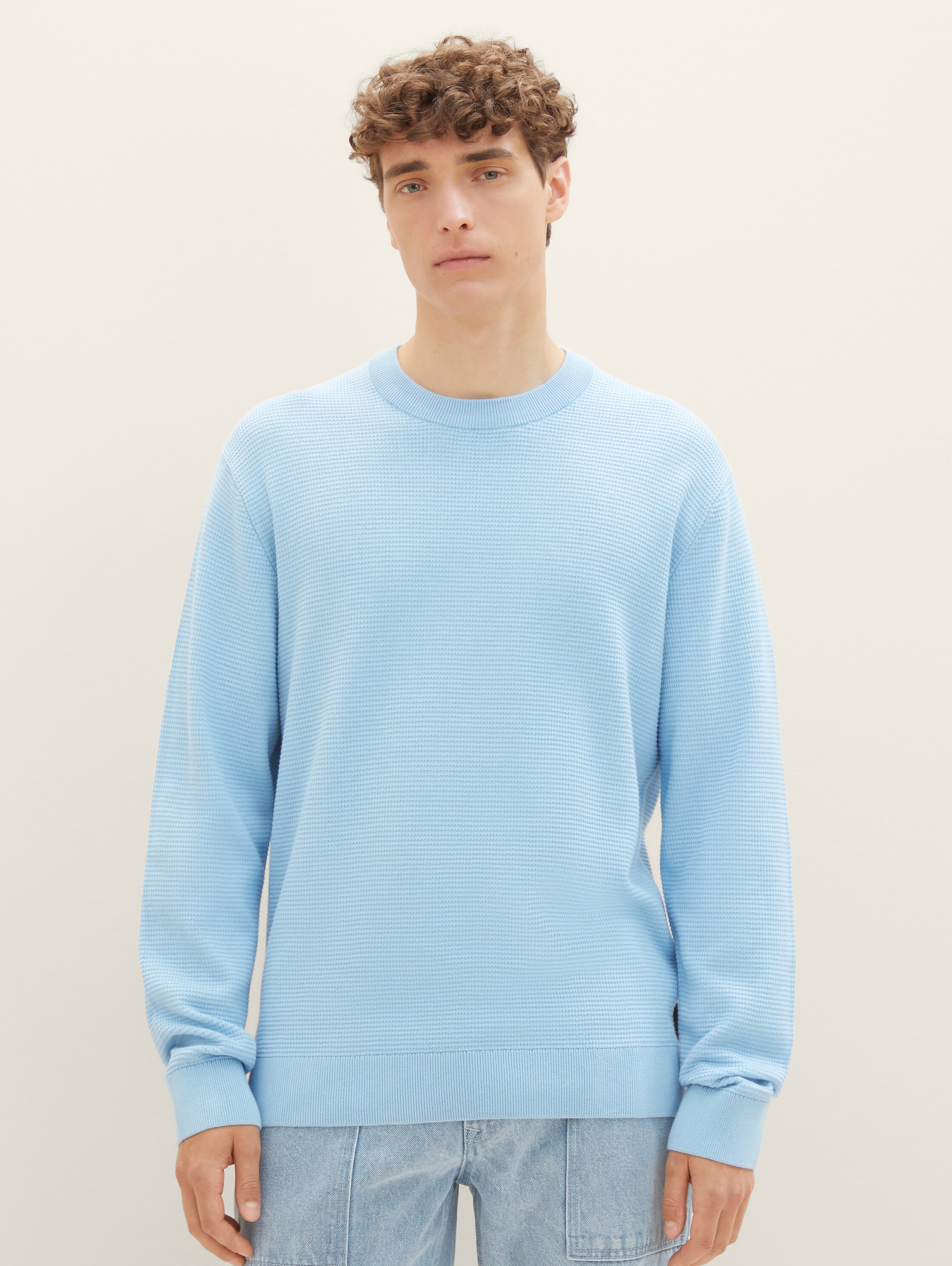 Pullover mit Struktur - washed out middle blue - Ausschnitt Model-Vorderansicht