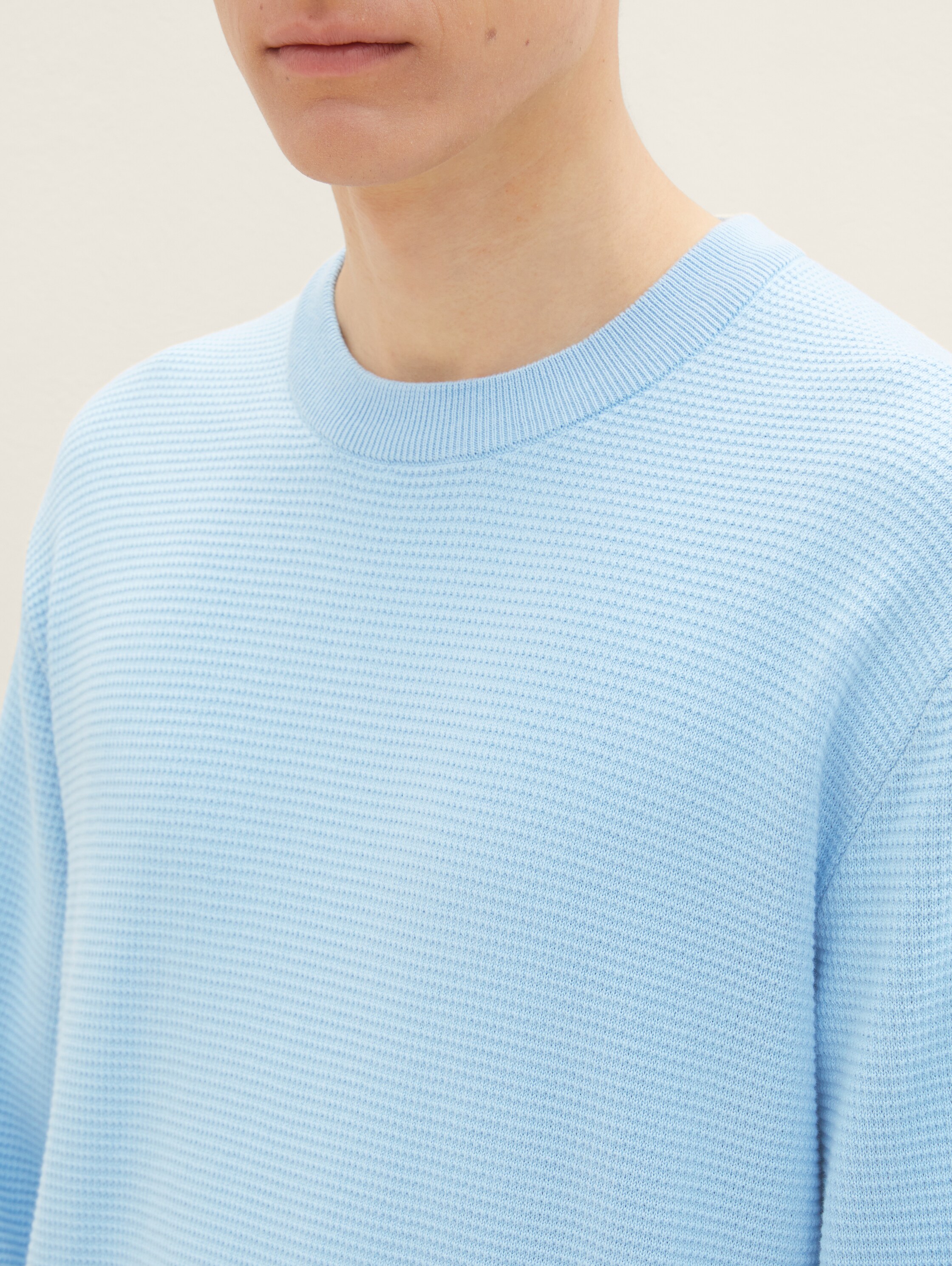 Pullover mit Struktur - washed out middle blue - Detail-Model-Ansicht