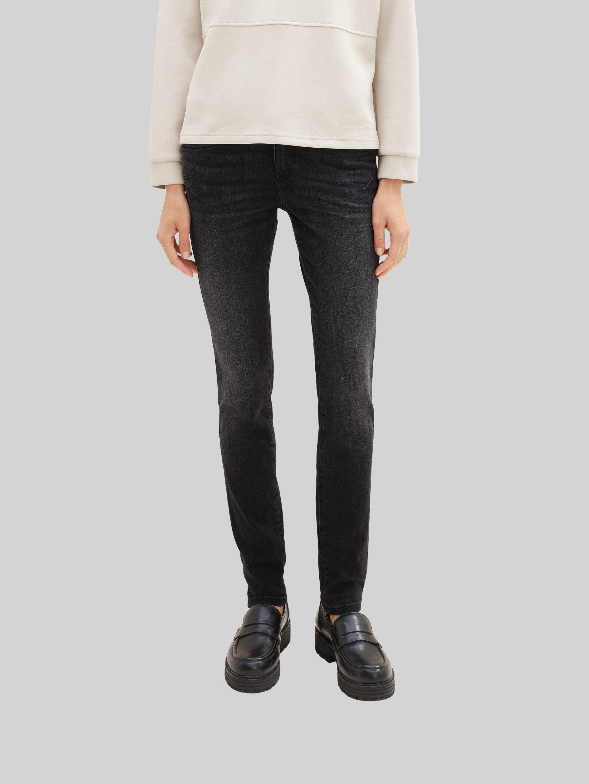 TTTAPERED jeans - black stone wash denim - Neckline model front view