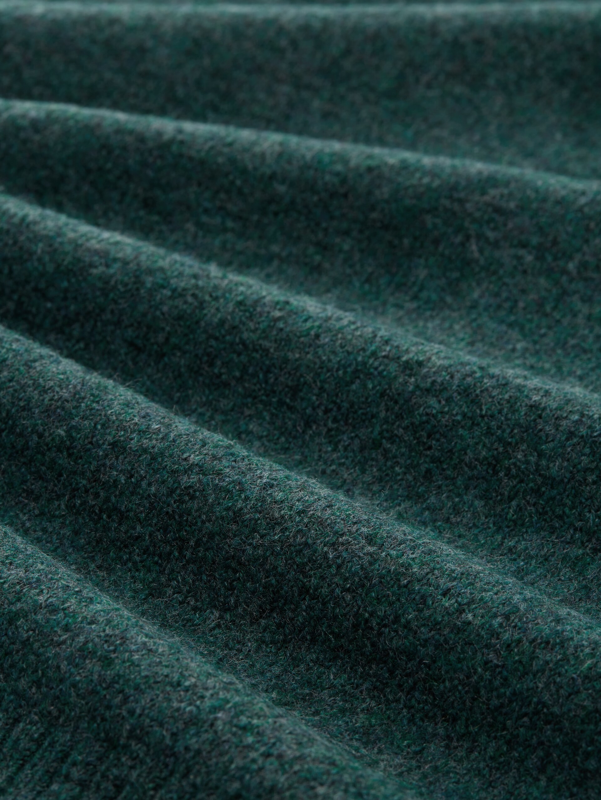 Strickpullover mit V-Ausschnitt - Midnight Forest Green Mélange - Material-Ansicht