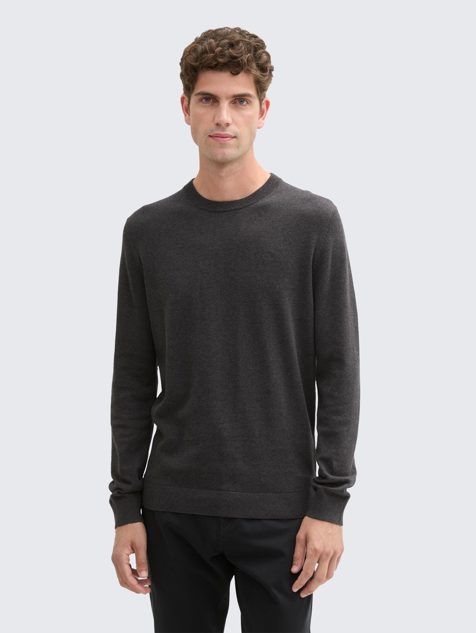 Strickpullover aus Baumwolle - Black Grey Melange - Ausschnitt Model-Vorderansicht