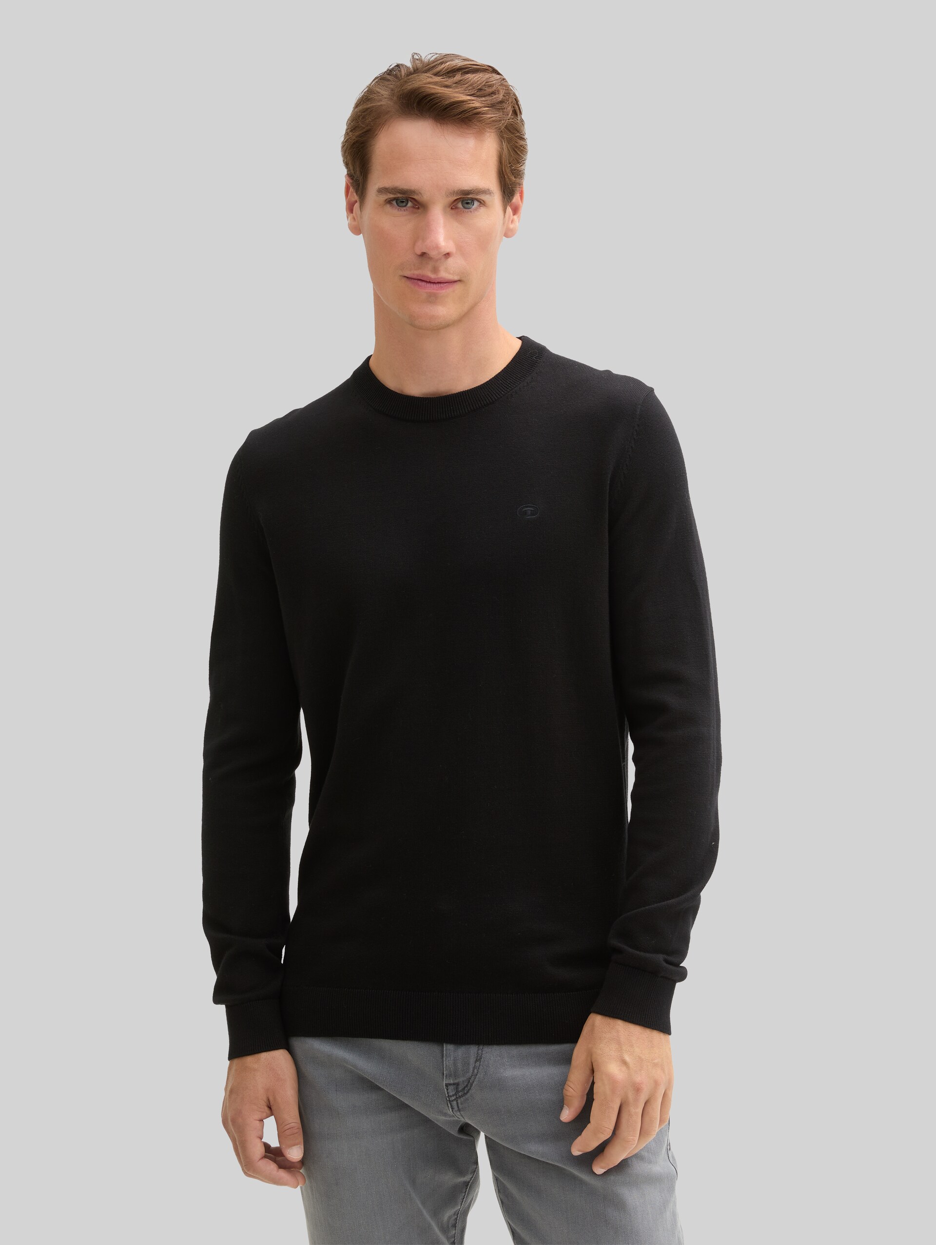 Cotton knit jumper - Black - Neckline model front view