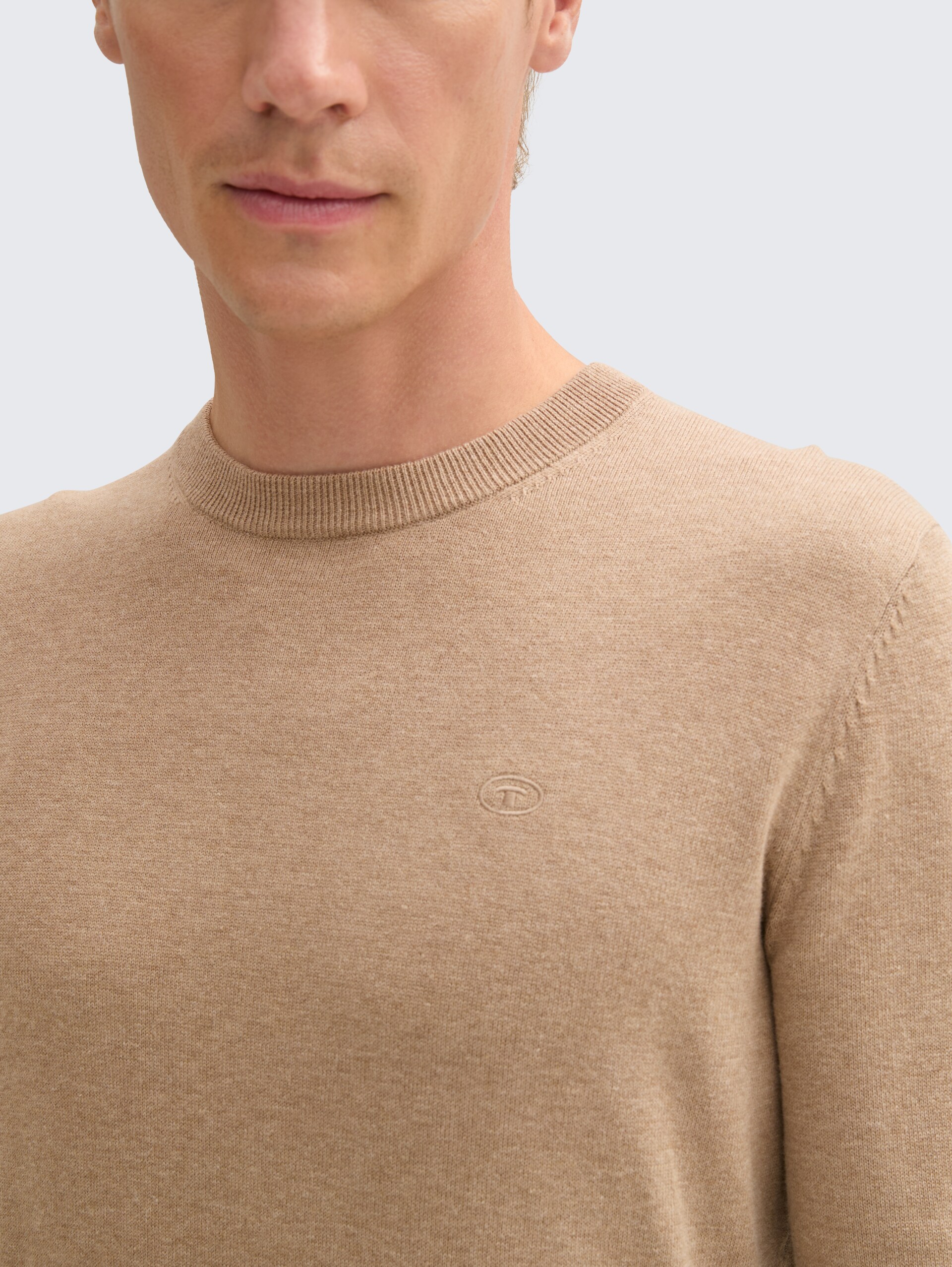 Strickpullover aus Baumwolle - hazel brown melange - Detail-Model-Ansicht