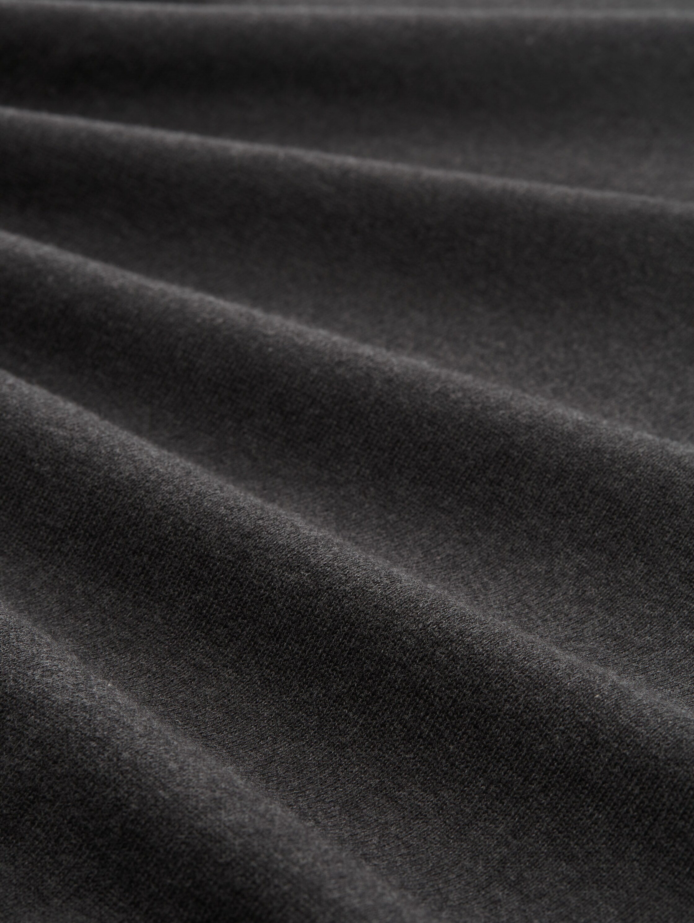 Knitted jumper with V-neck - black_grey_melange - 