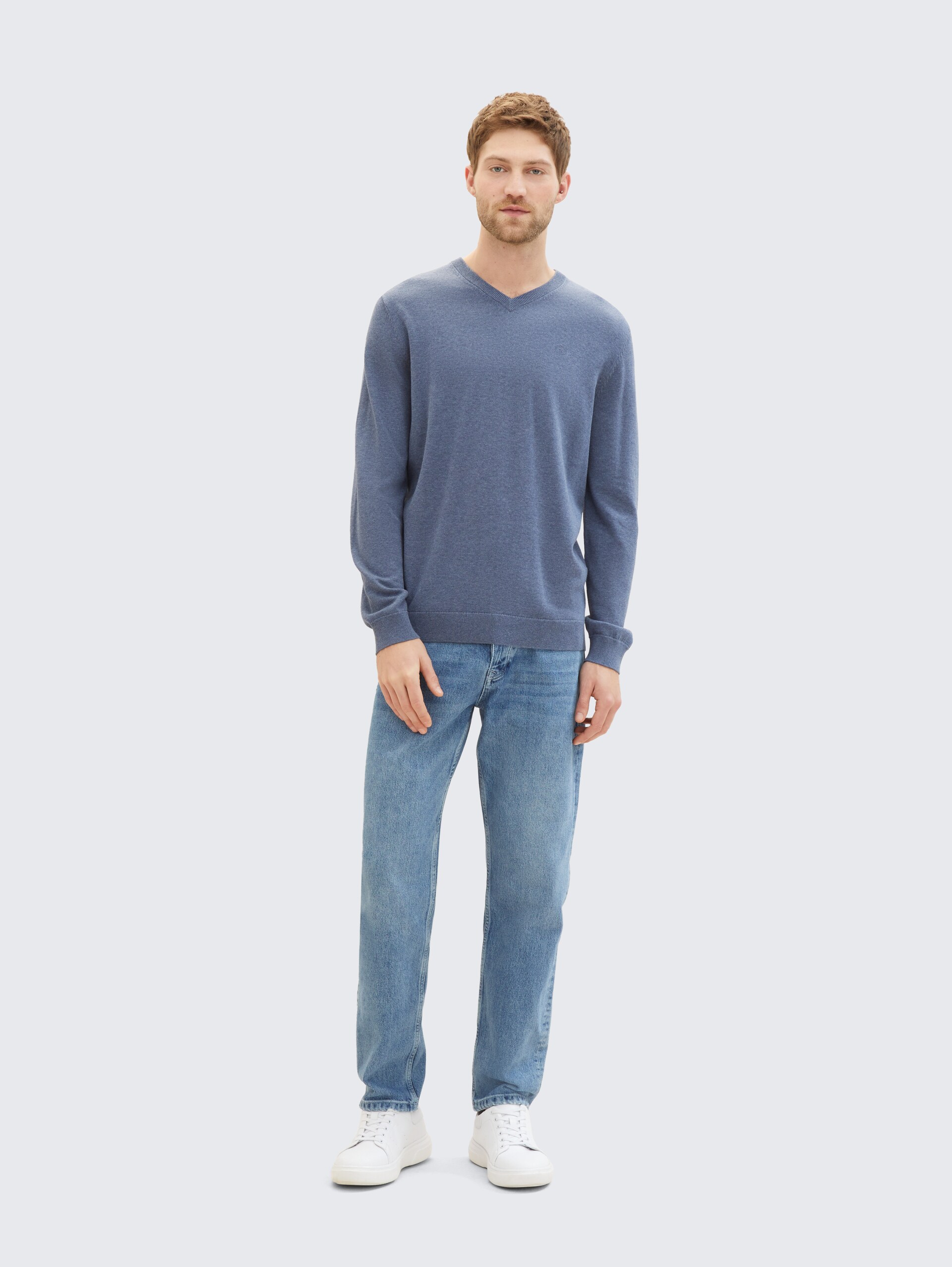 Gebreide trui met V-hals - vintage indigo blue melange - Model vooraanzicht