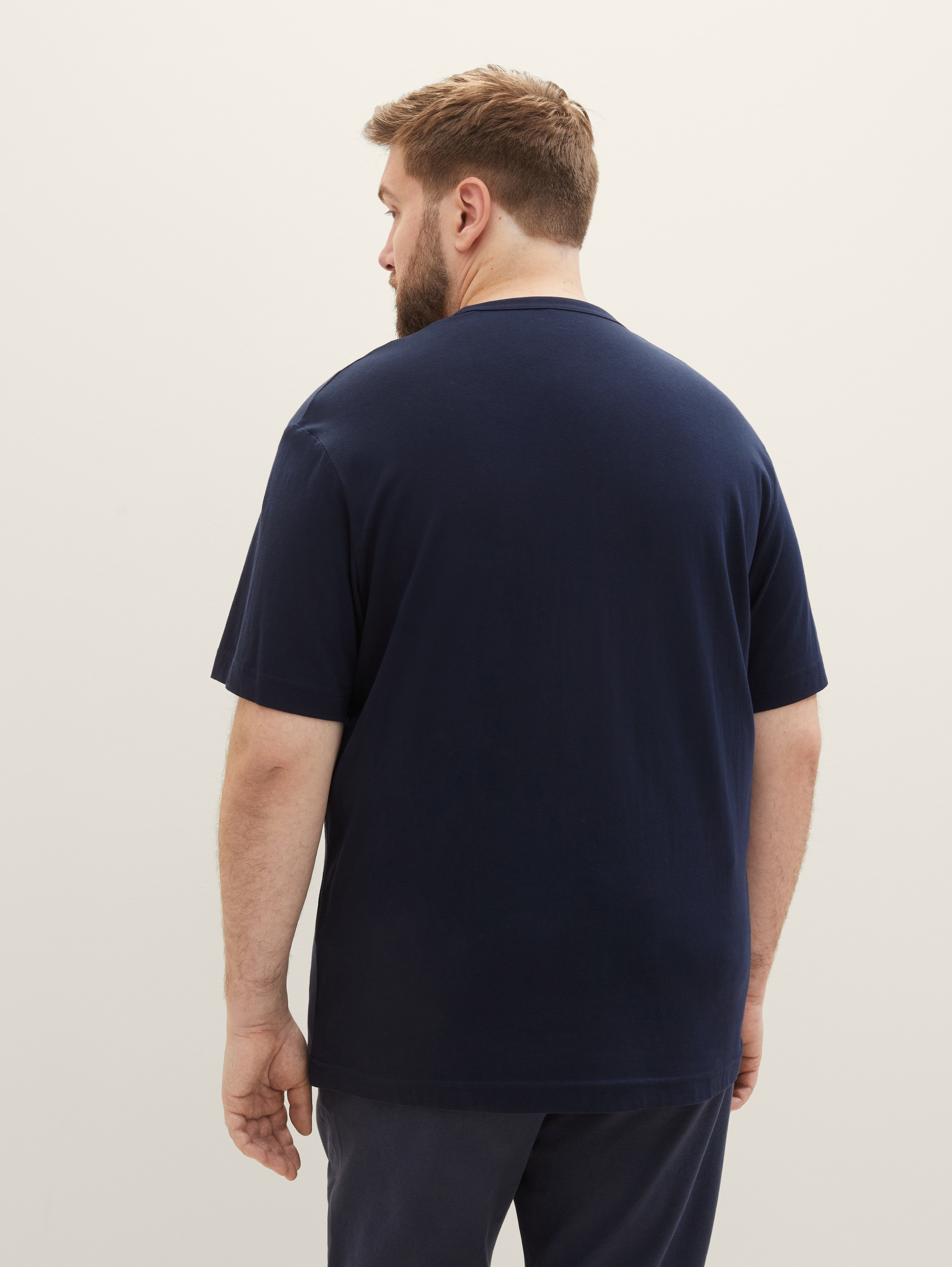 Plus Size - T-Shirt mit Fotoprint - sky captain blue - Auschnitt Model-Rückansicht