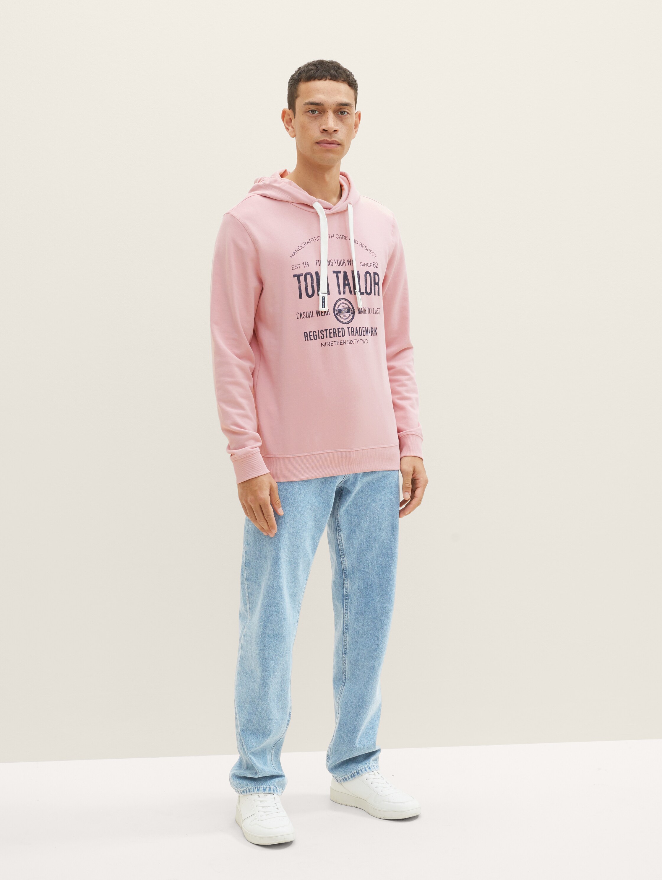 Hoodie met print - Morning Pink - Model vooraanzicht