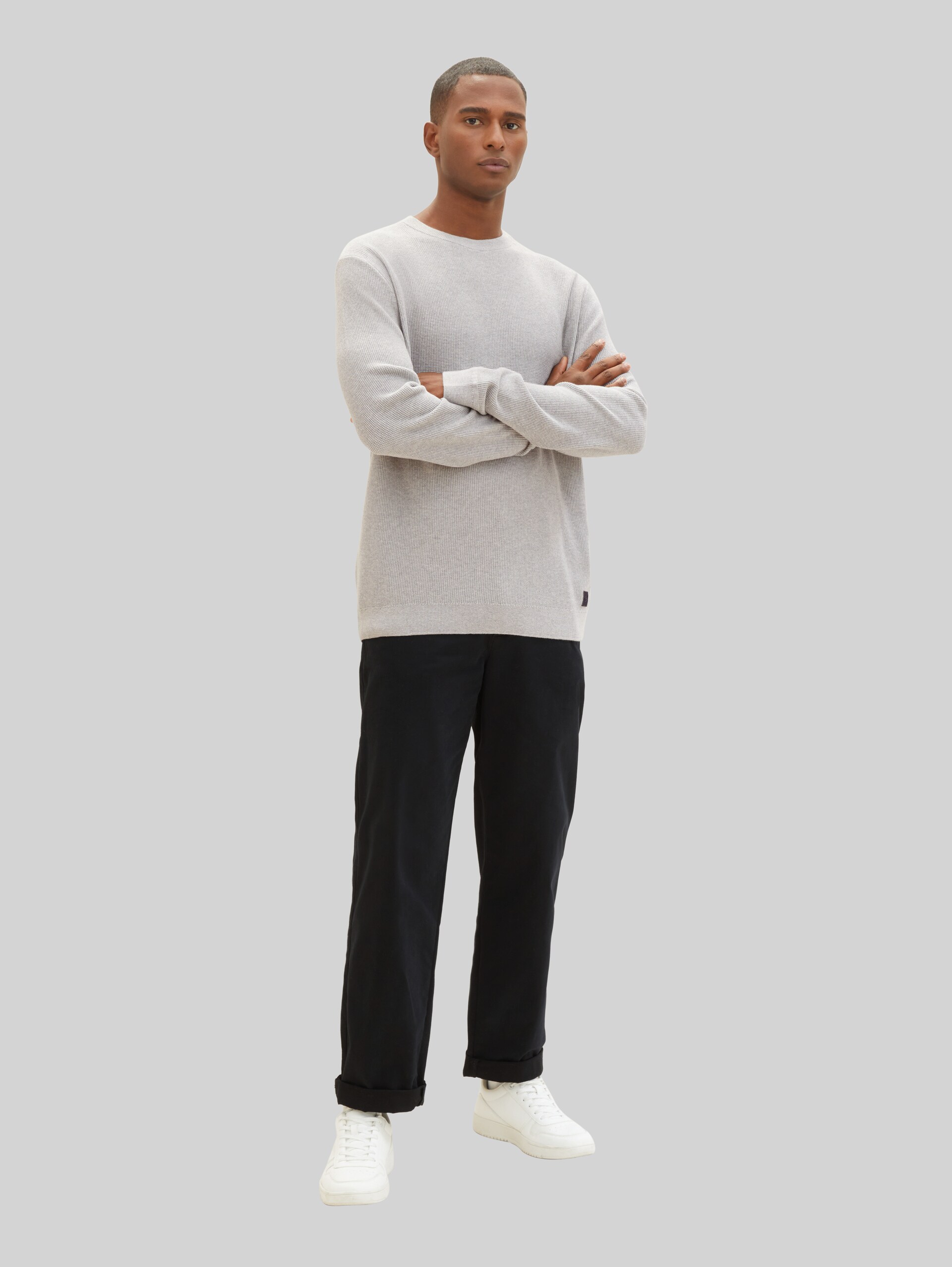 Gebreide trui met structuur - Light Soft Grey Melange - Model vooraanzicht