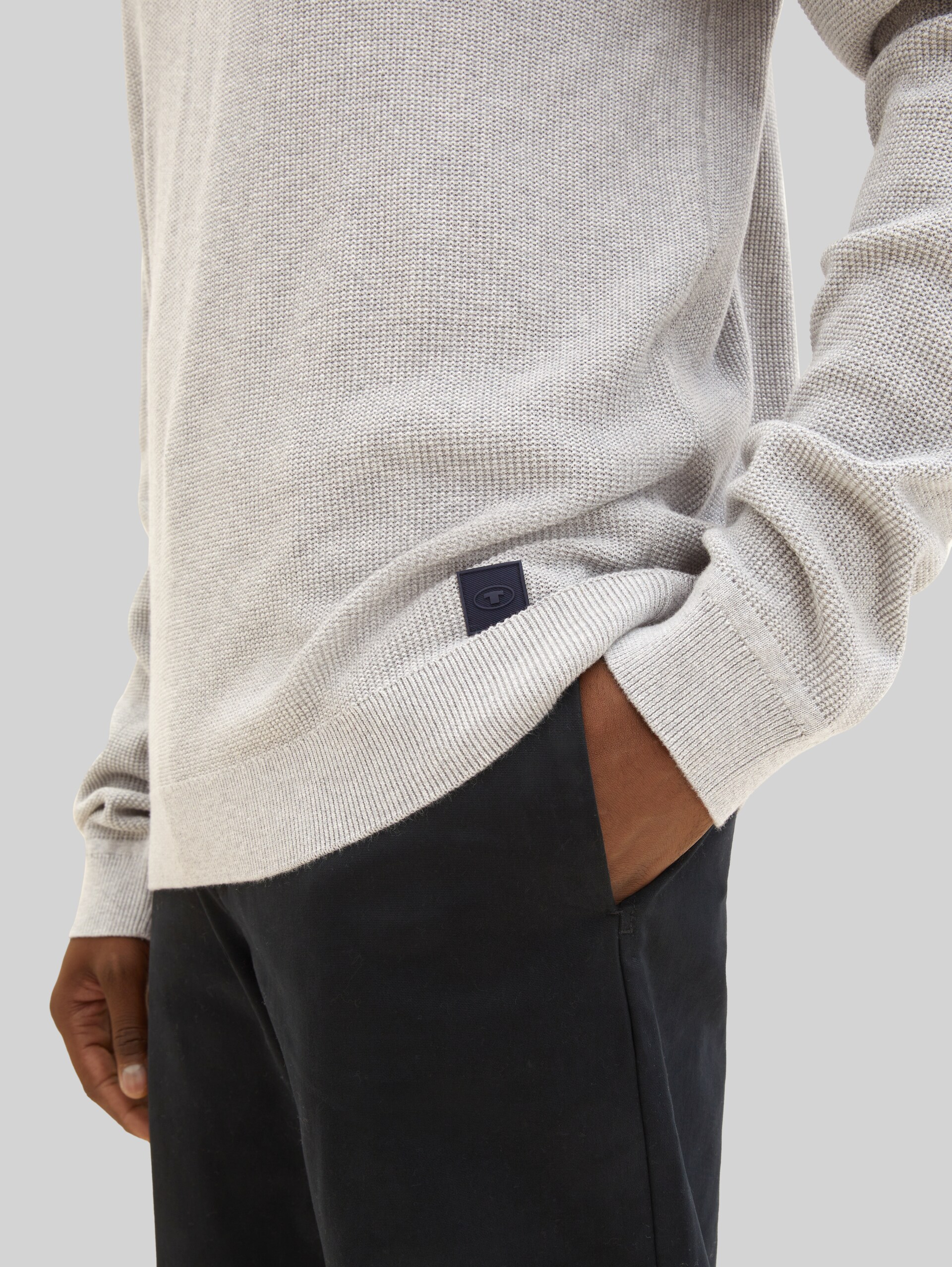 Gebreide trui met structuur - Light Soft Grey Melange - Detailaanzicht model
