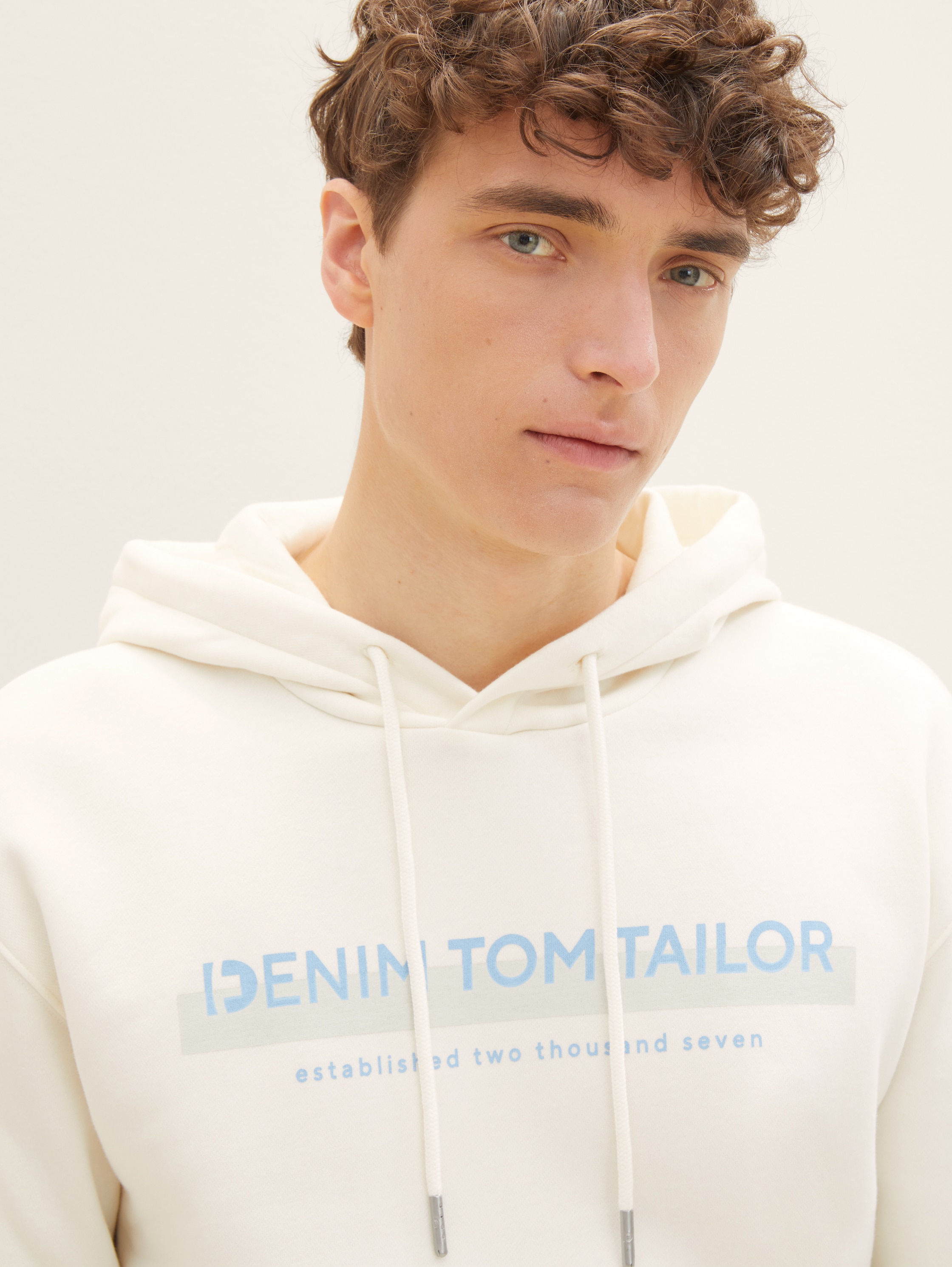 Sweat à capuche avec logo imprimé - Soft Light Beige - Vue détaillée du modèle
