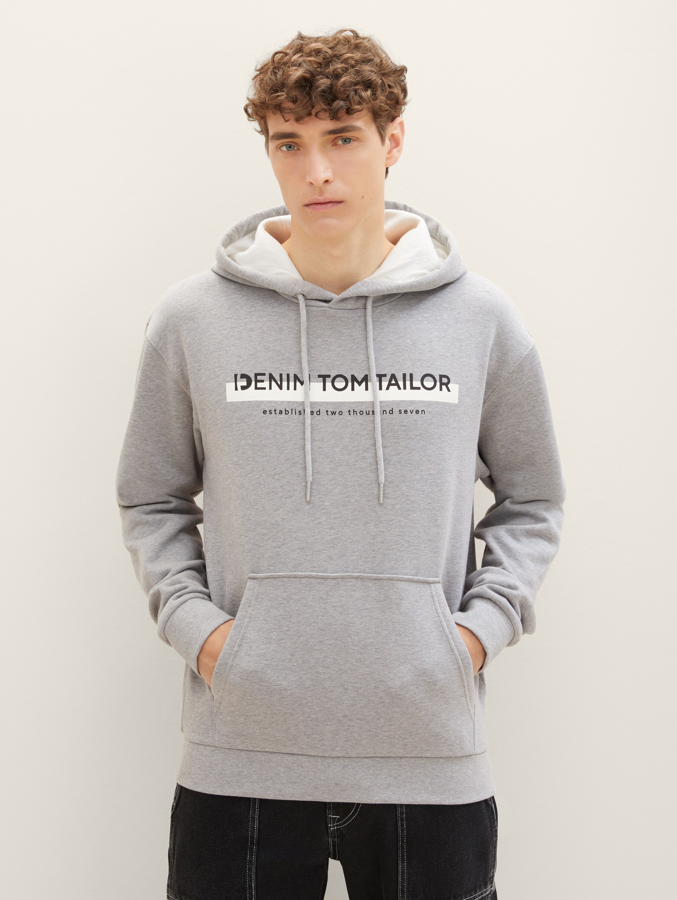 Sweat à capuche avec logo imprimé - Grey Heather Melange - Découpe Vue de face du modèle