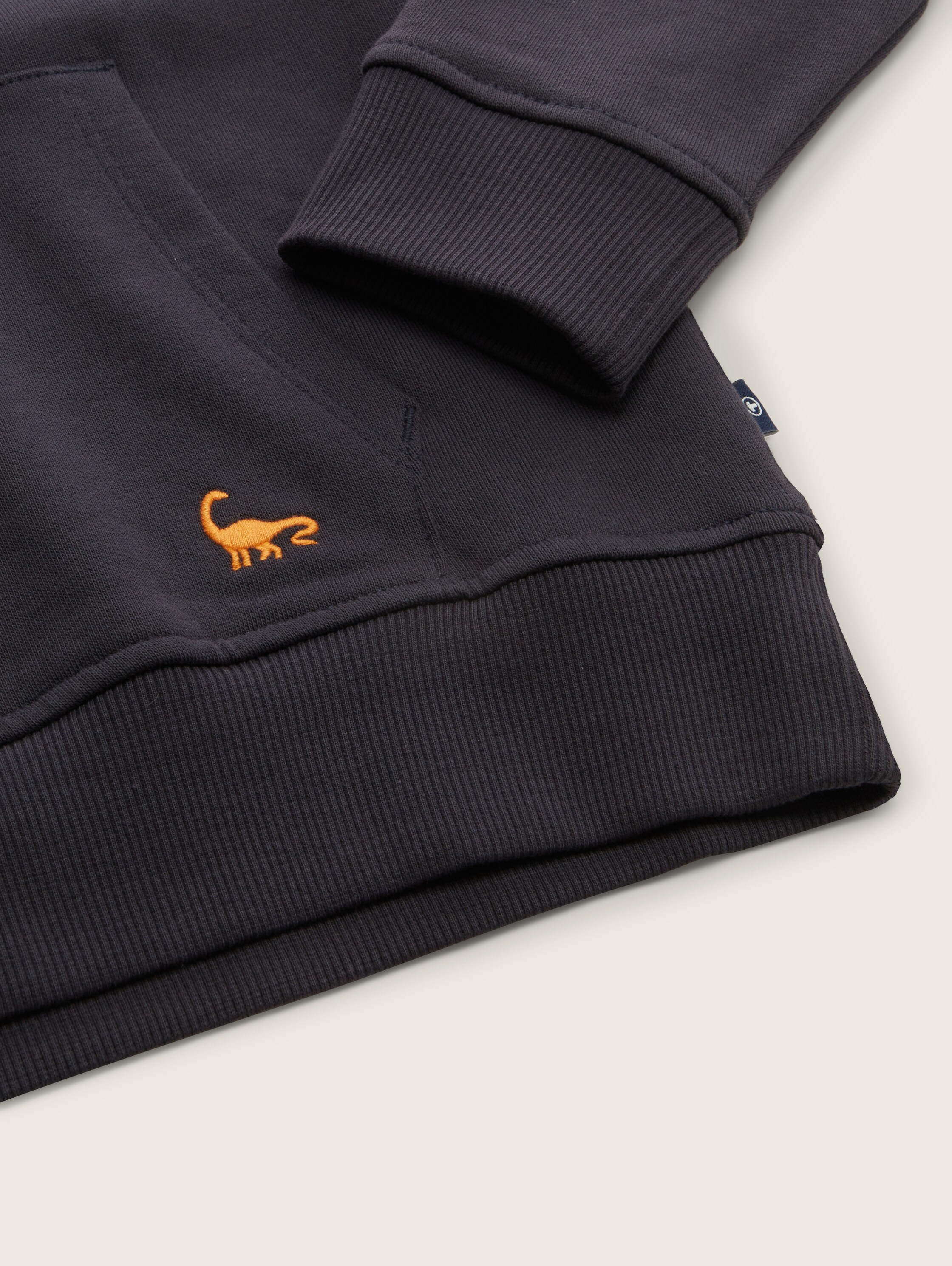 Sweater met kangoeroezak - coal grey - Detailaanzicht model