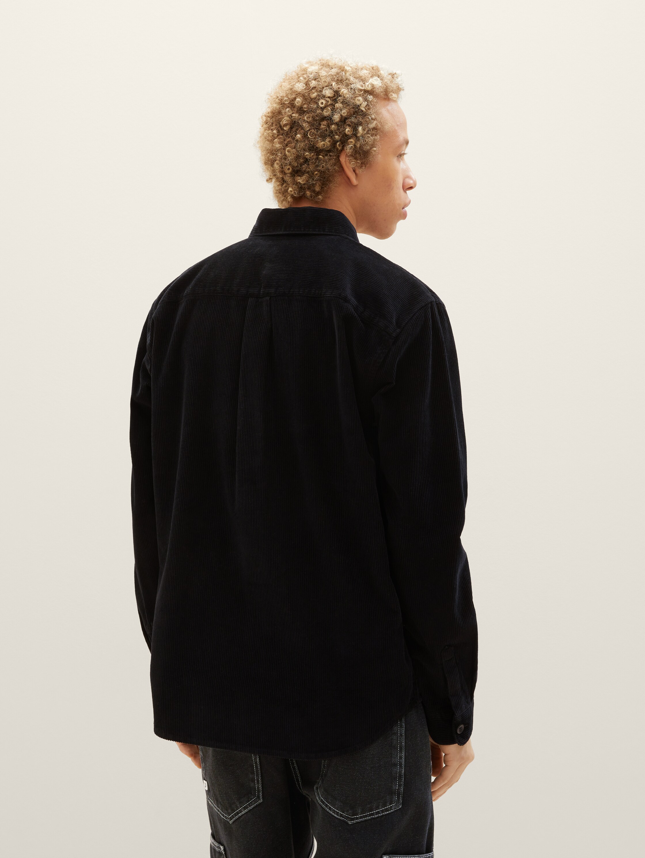 Corduroy-overhemd - Black - Neklijn model-achteraanzicht