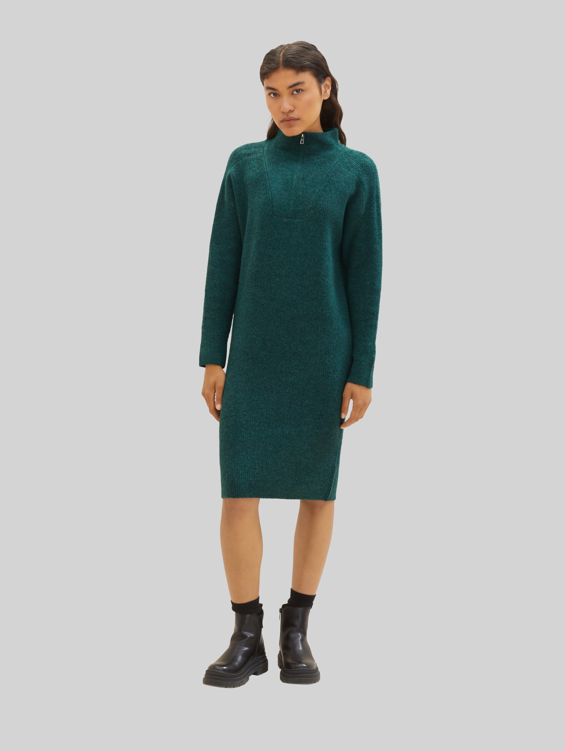 Robe en maille à col troyer - Midnight Forest Green Mélange - Vue de face du modèle