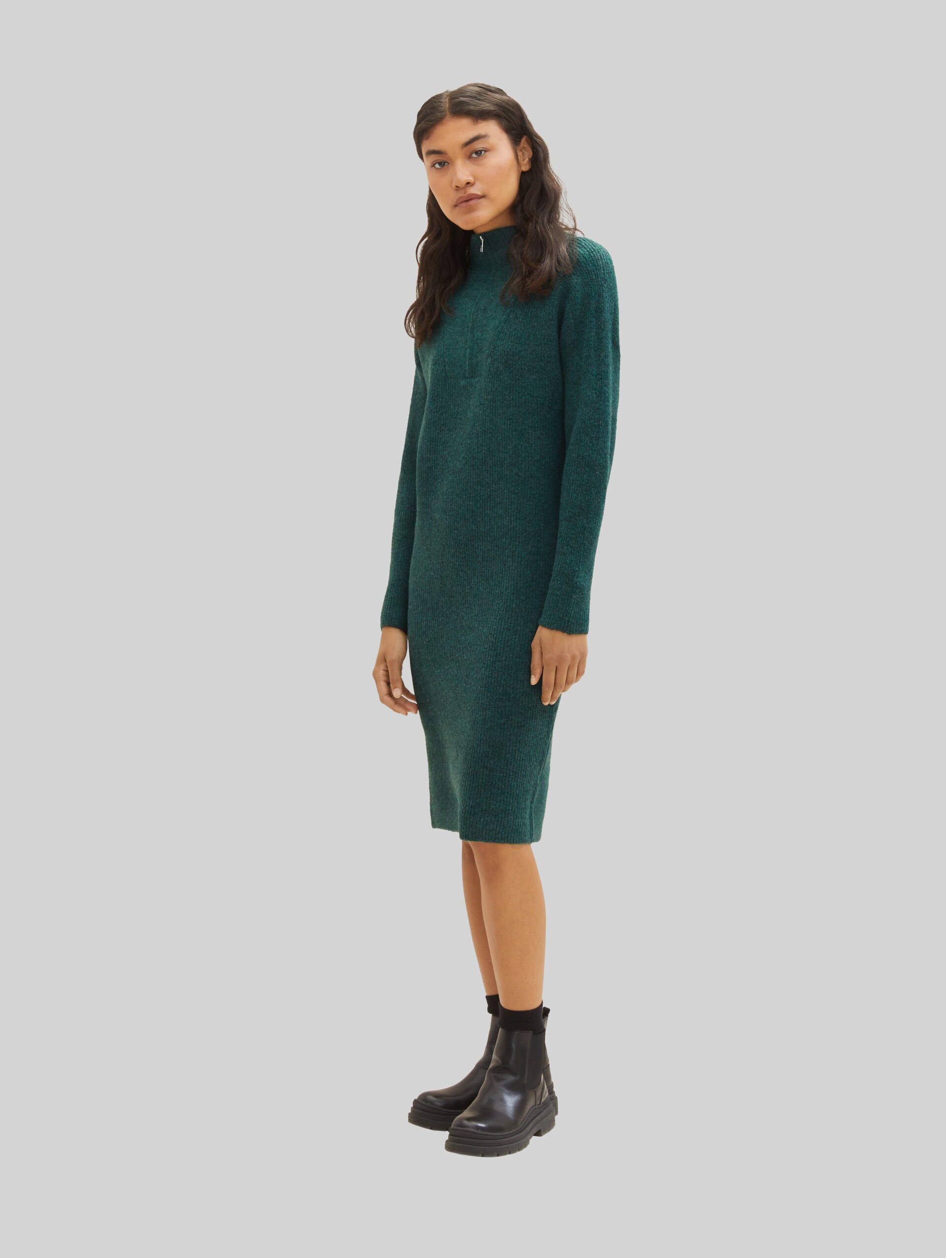 Robe en maille à col troyer - Midnight Forest Green Mélange - vue latérale du modèle