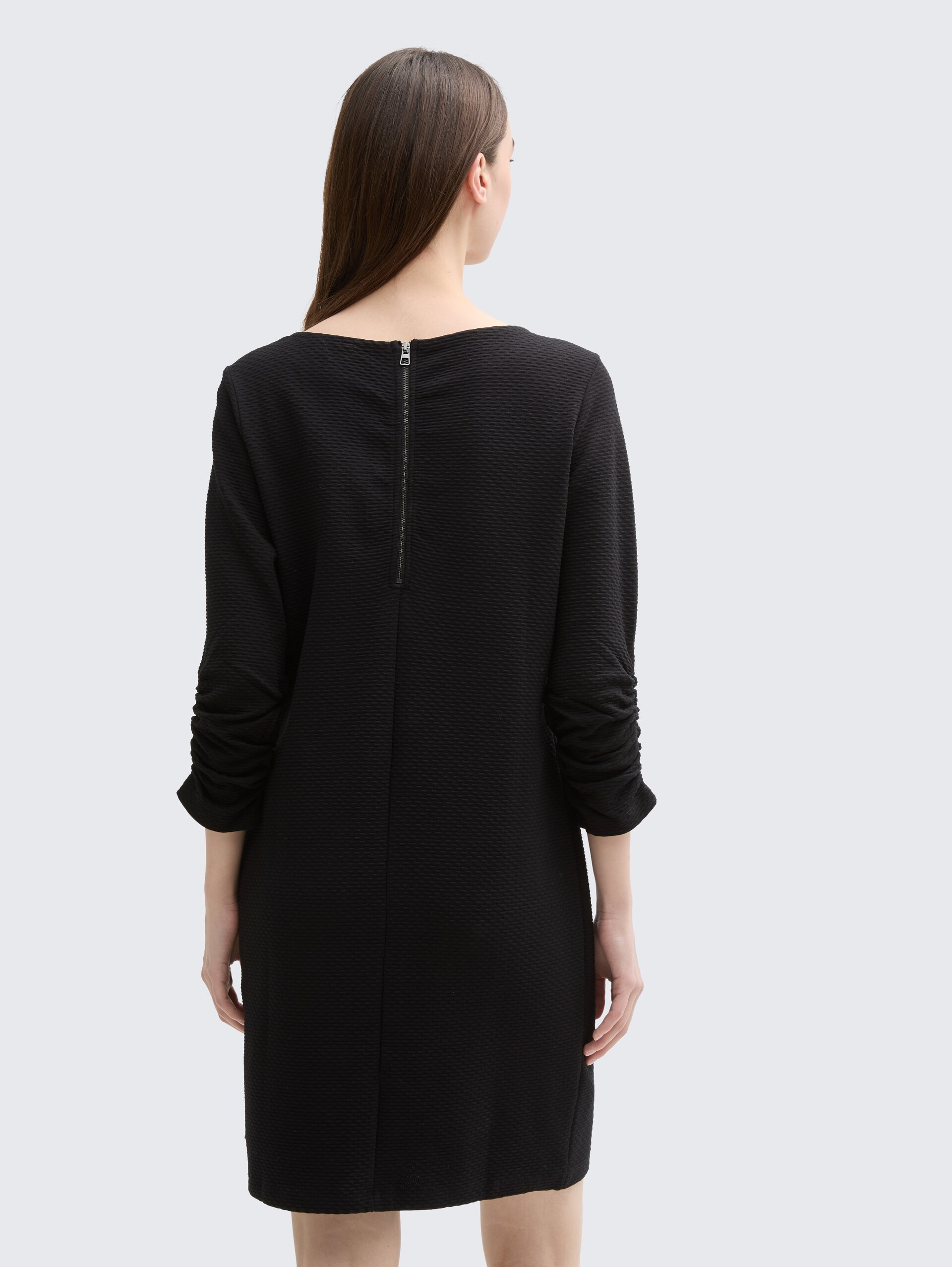 Mini-Kleid mit 3/4 Arm - Black - Model-Rückansicht