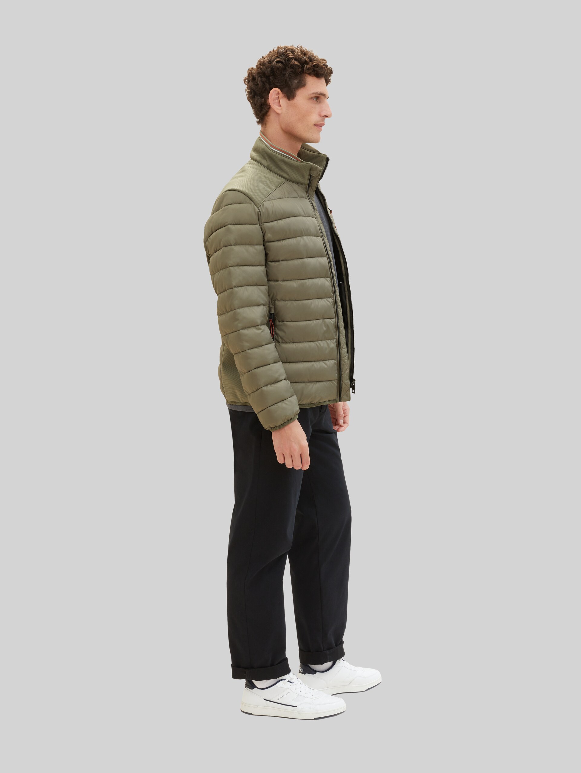 Veste hybride - smokey olive green - vue latérale du modèle