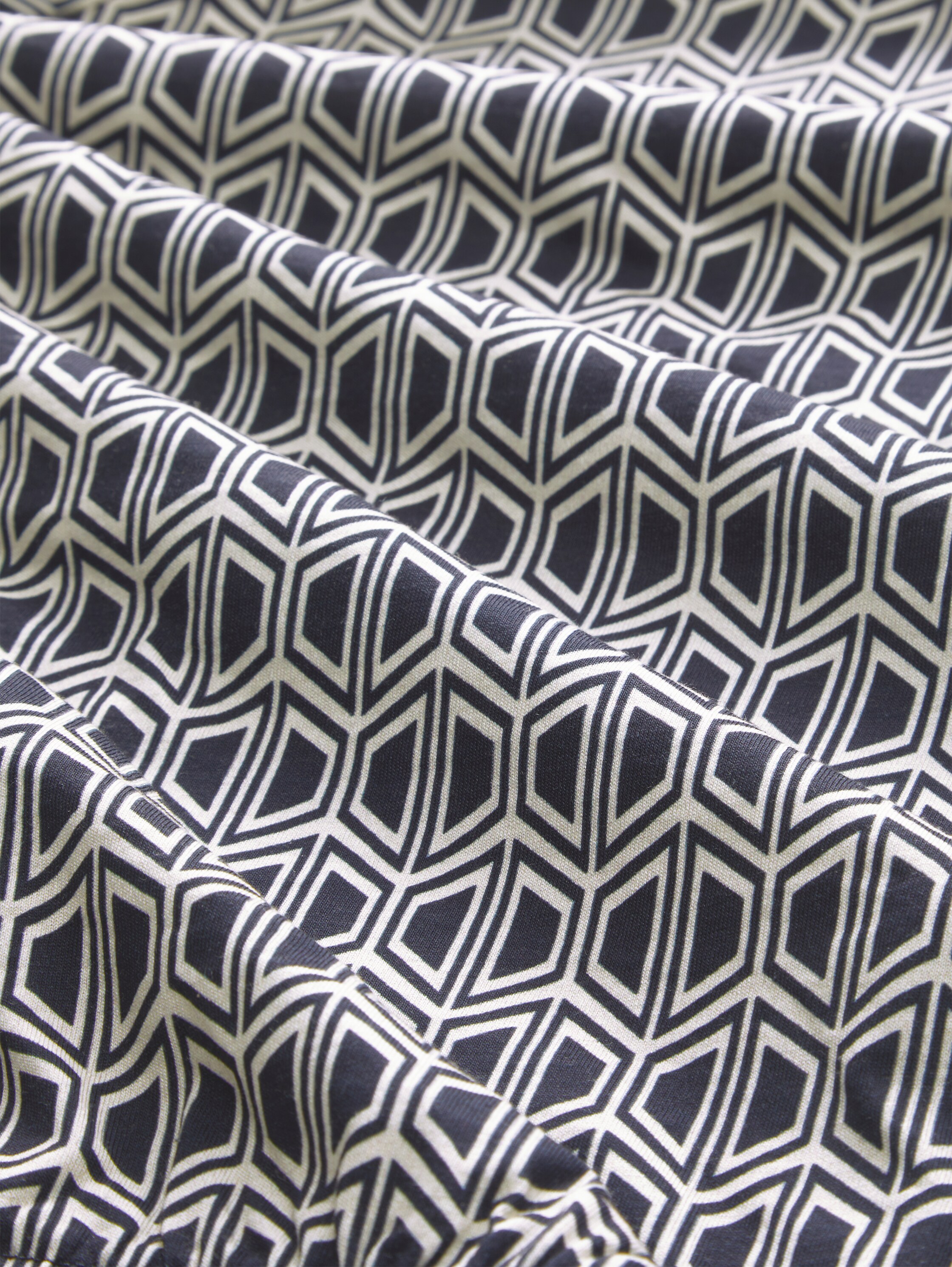 T-Shirt-Bluse mit Allover-Print - navy geometrics print - Material-Ansicht
