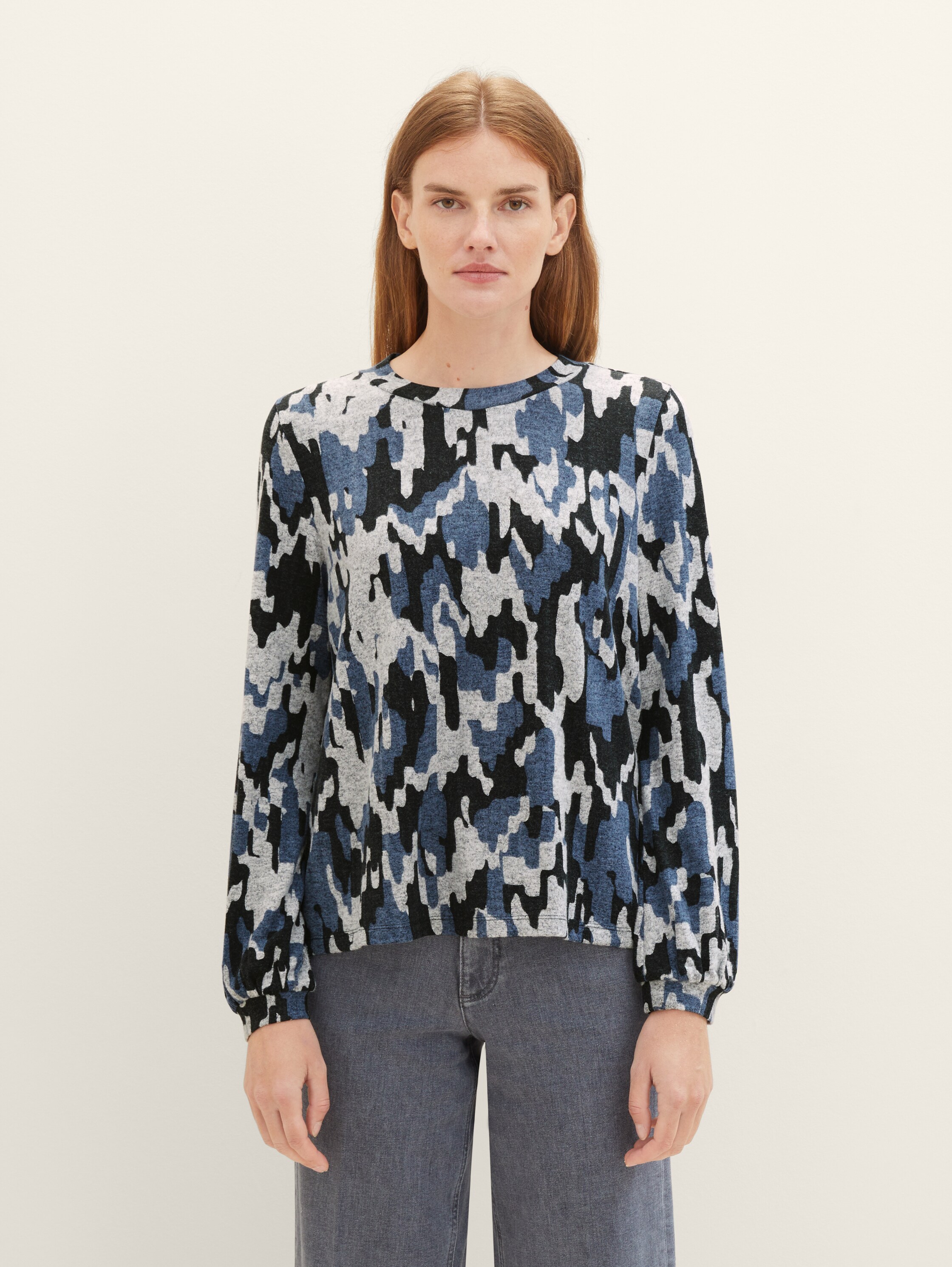 Longsleeve met motief - blue cozy texture design - Nek model vooraanzicht