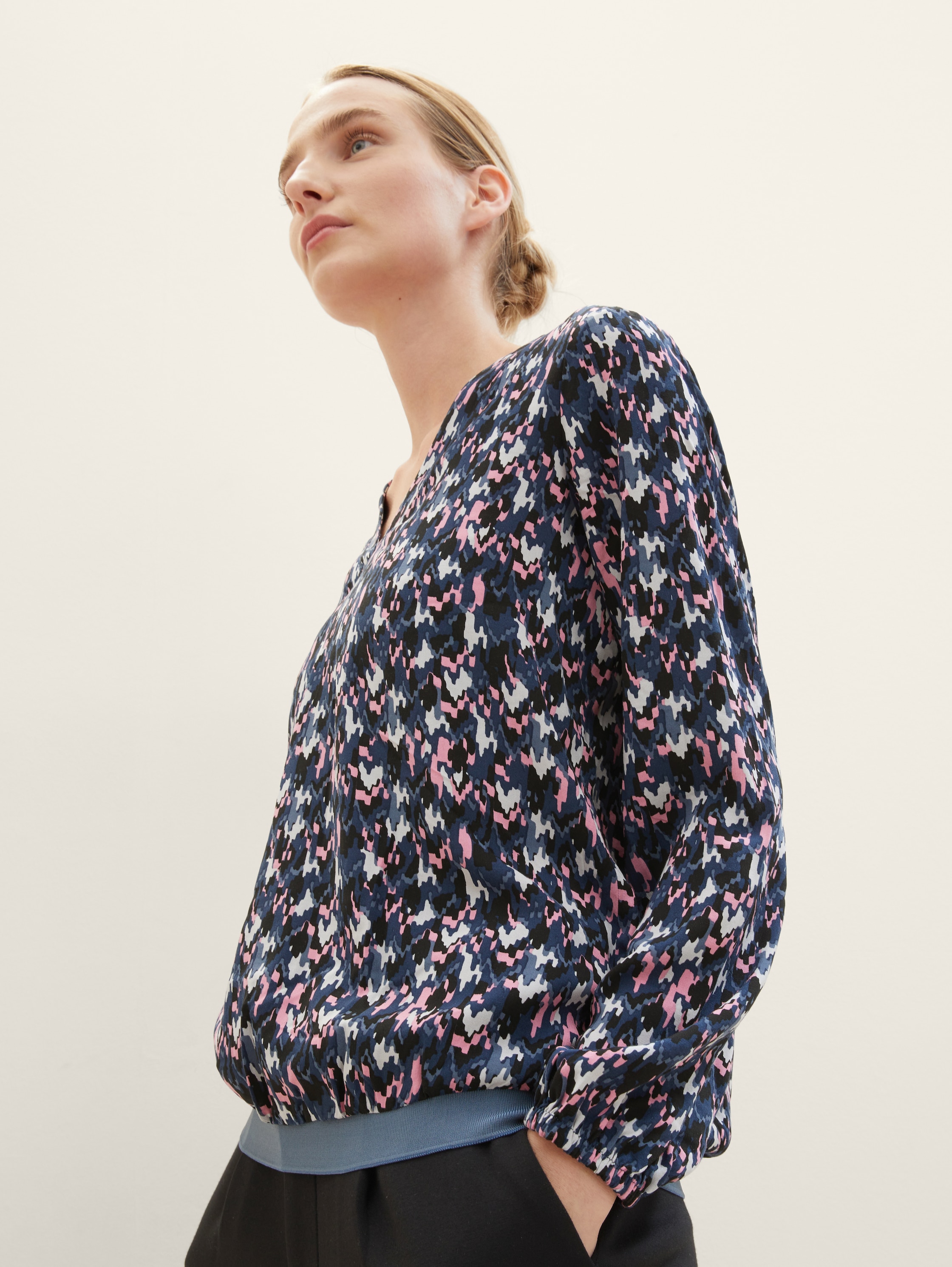 Chemisier à motifs comportant du LENZING (TM) ECOVERO (TM) - blue small texture design - Vue détaillée du modèle