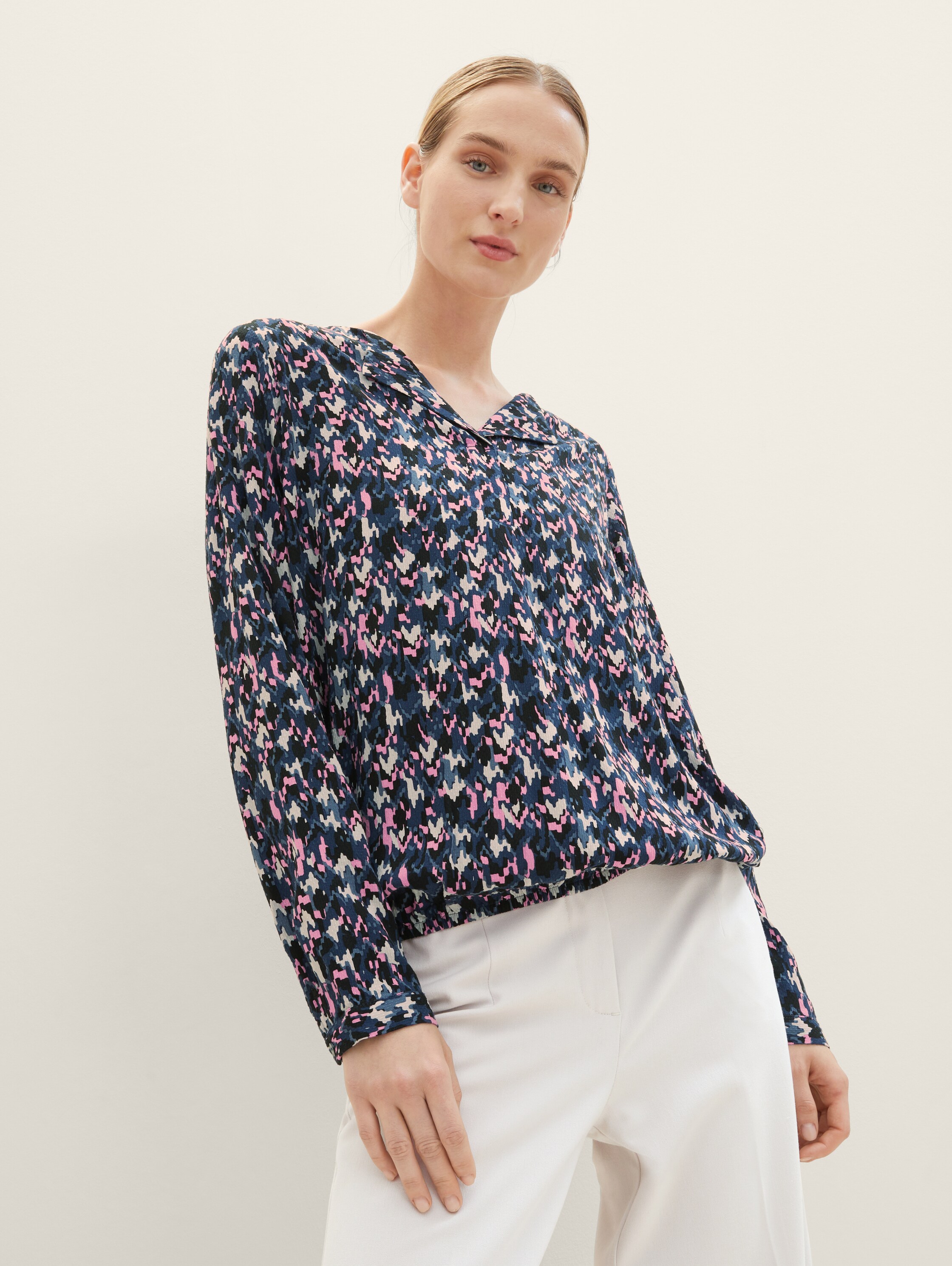 Bluse mit Allover-Print - 1