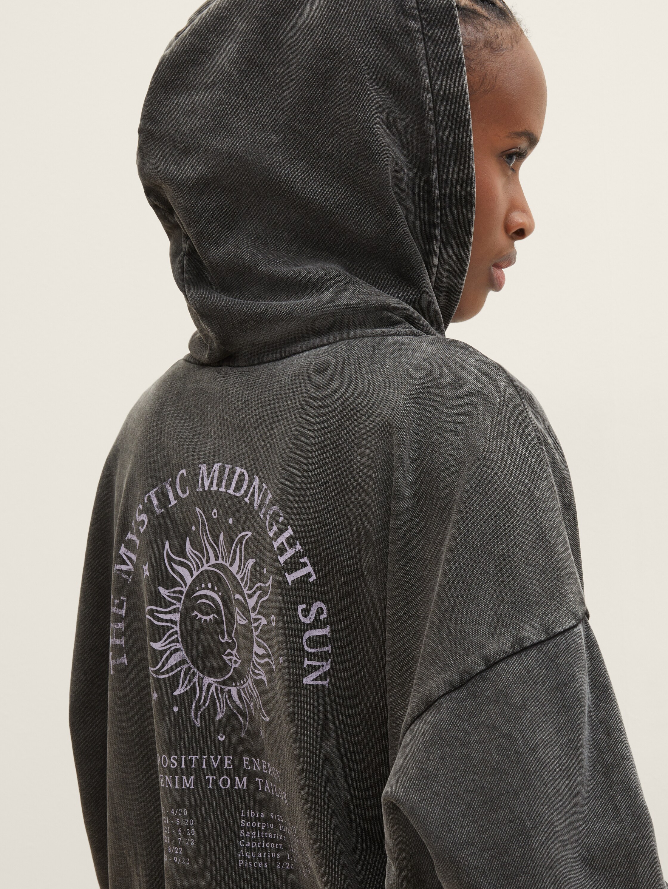 Sweatjack met motief - deep black - Detailaanzicht model