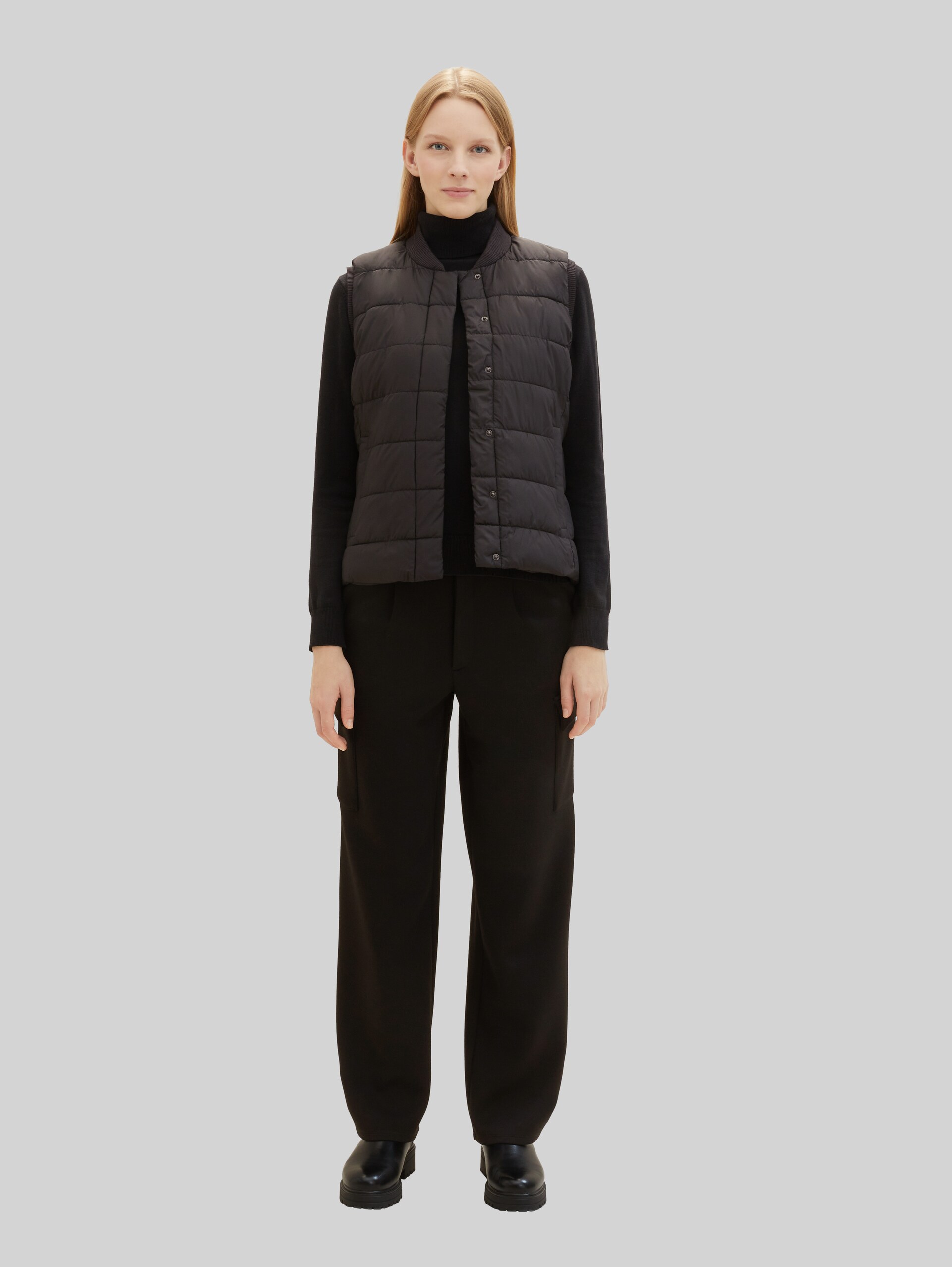Lightweight Weste - deep black - seitliche Model-Ansicht