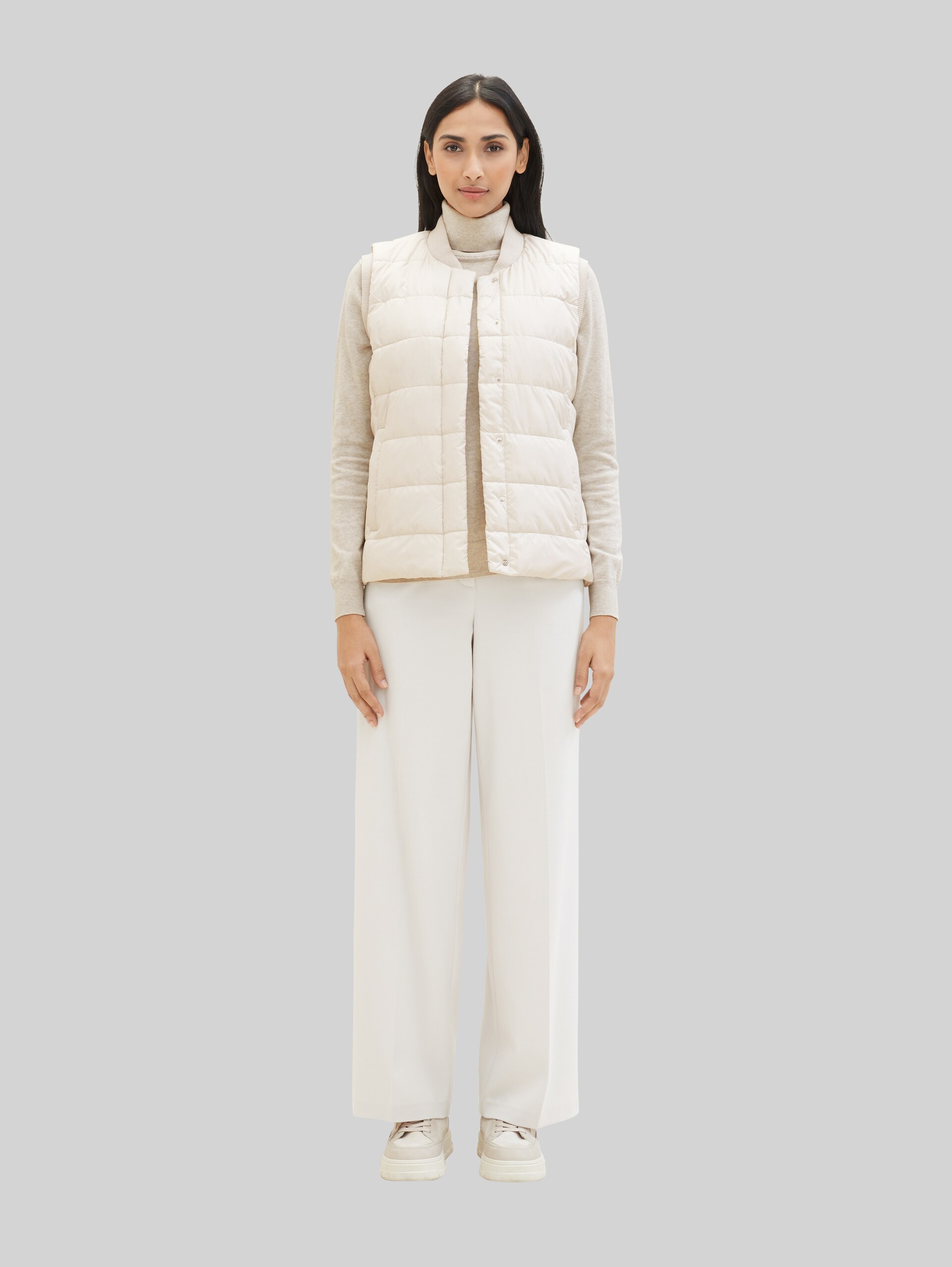 Lightweight Weste - cold beige - seitliche Model-Ansicht