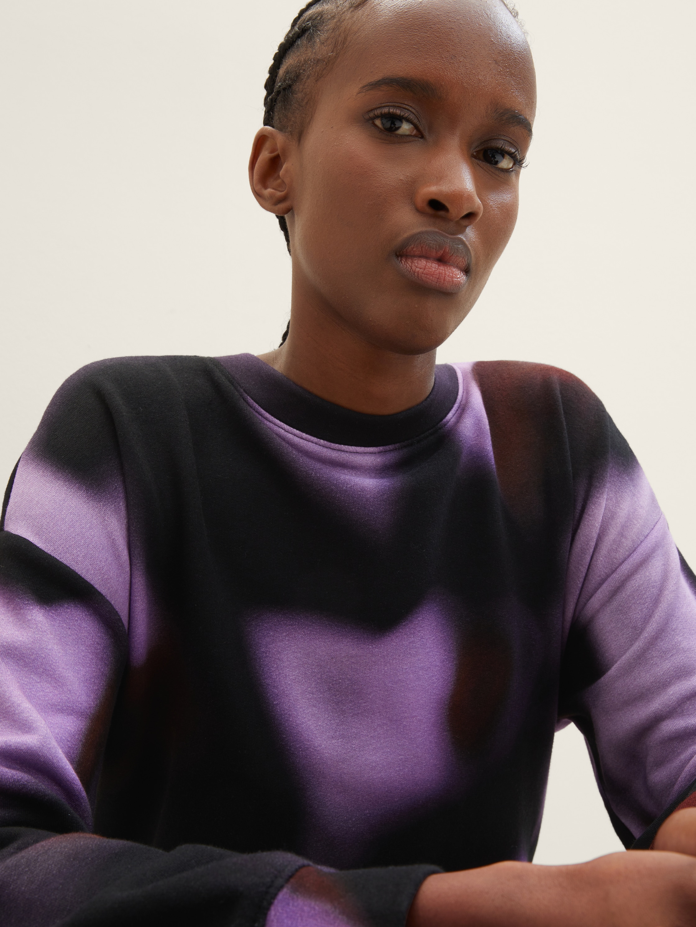 Oversized sweater - black abstract print - Detailaanzicht model