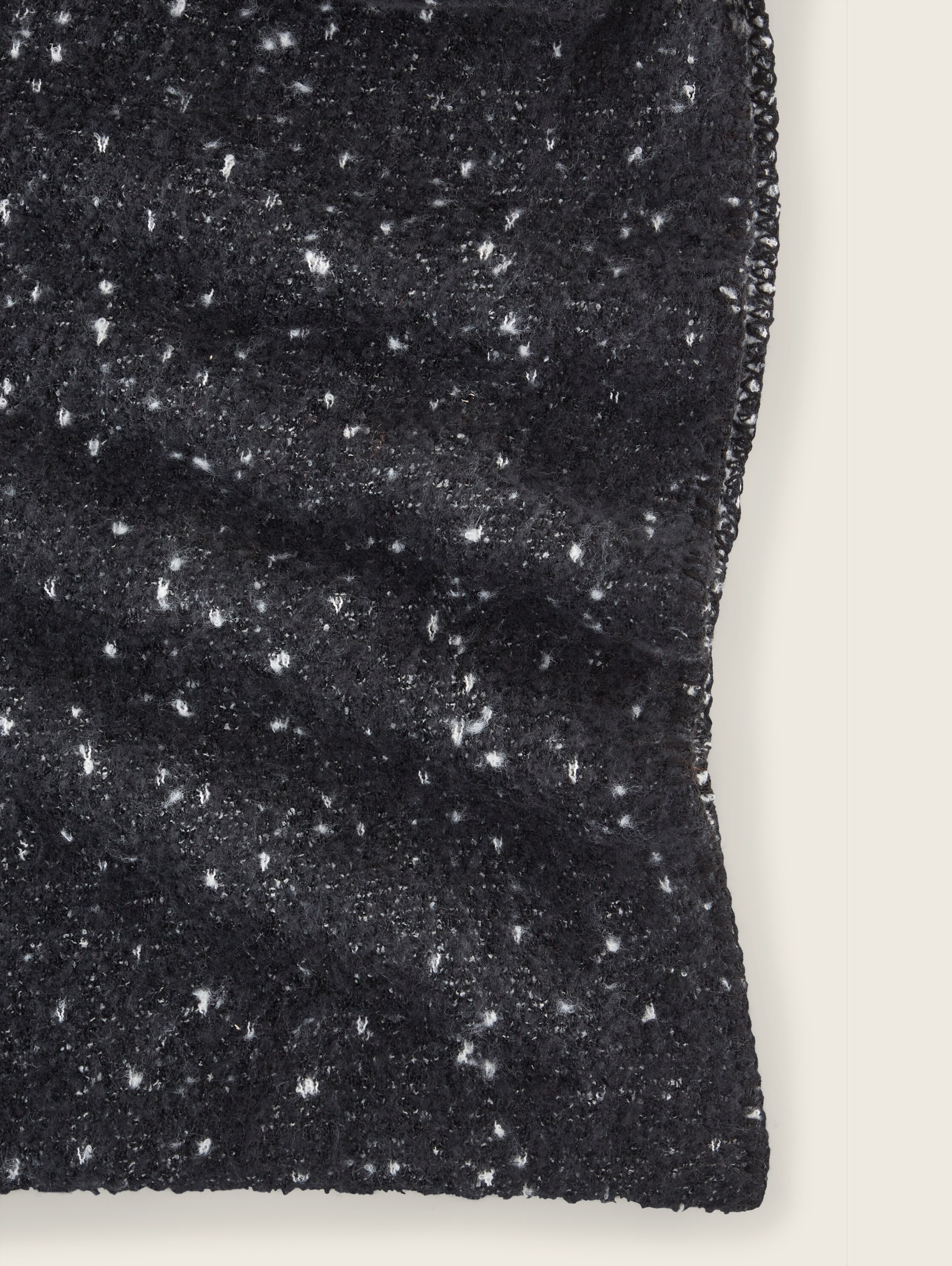 Dreiecksschal mit recyceltem Polyester - abstract dot jacquard - Material-Ansicht