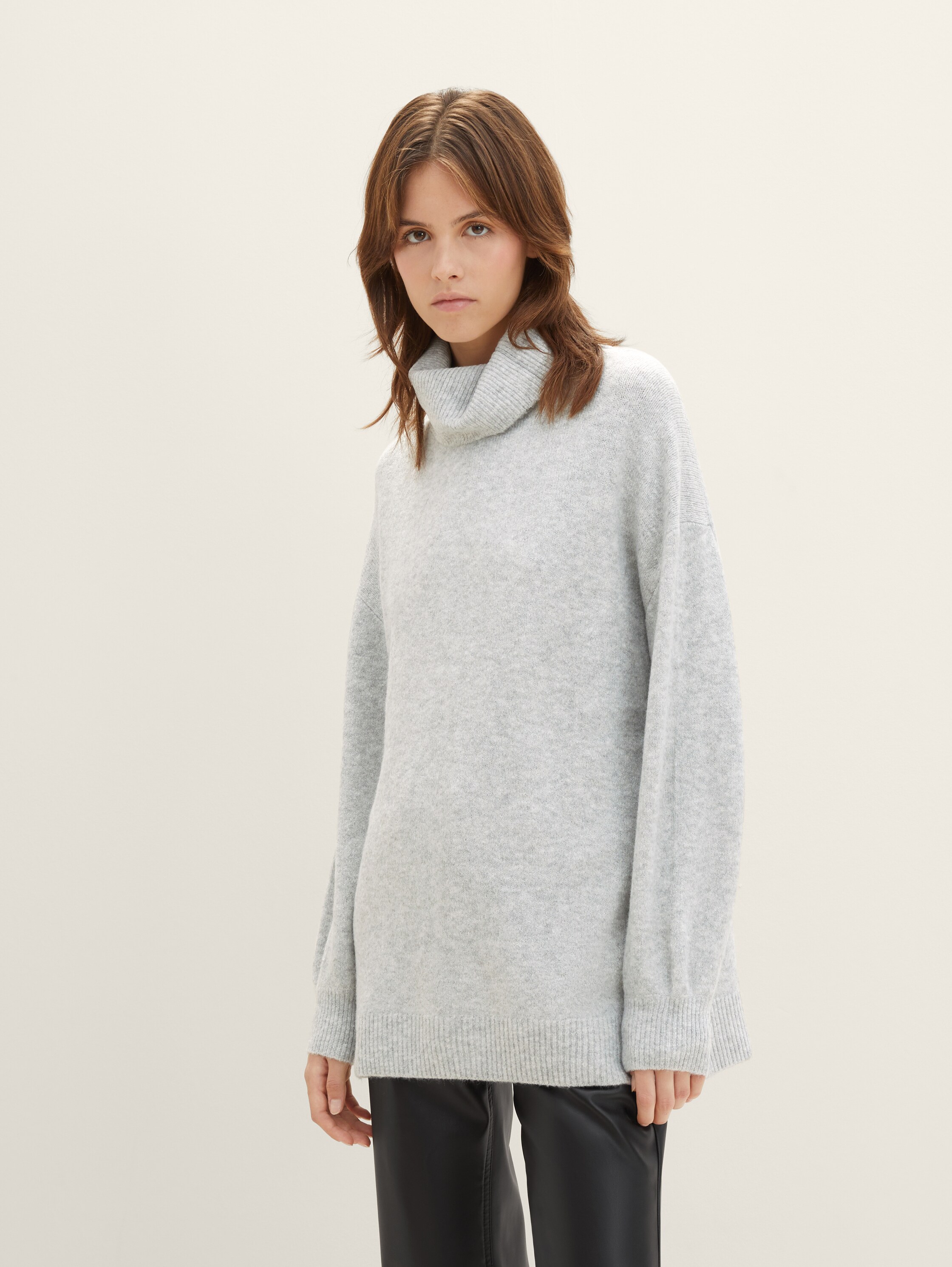 Pull à col roulé en polyester recyclé - basic light grey melange - Découpe Vue de face du modèle