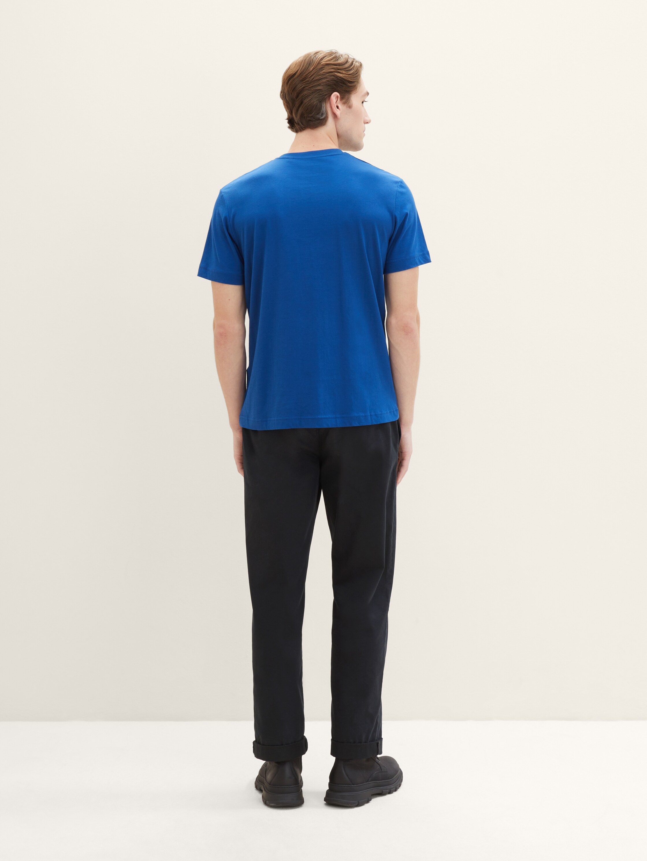 T-Shirt mit Print - hockey blue - Auschnitt Model-Rückansicht