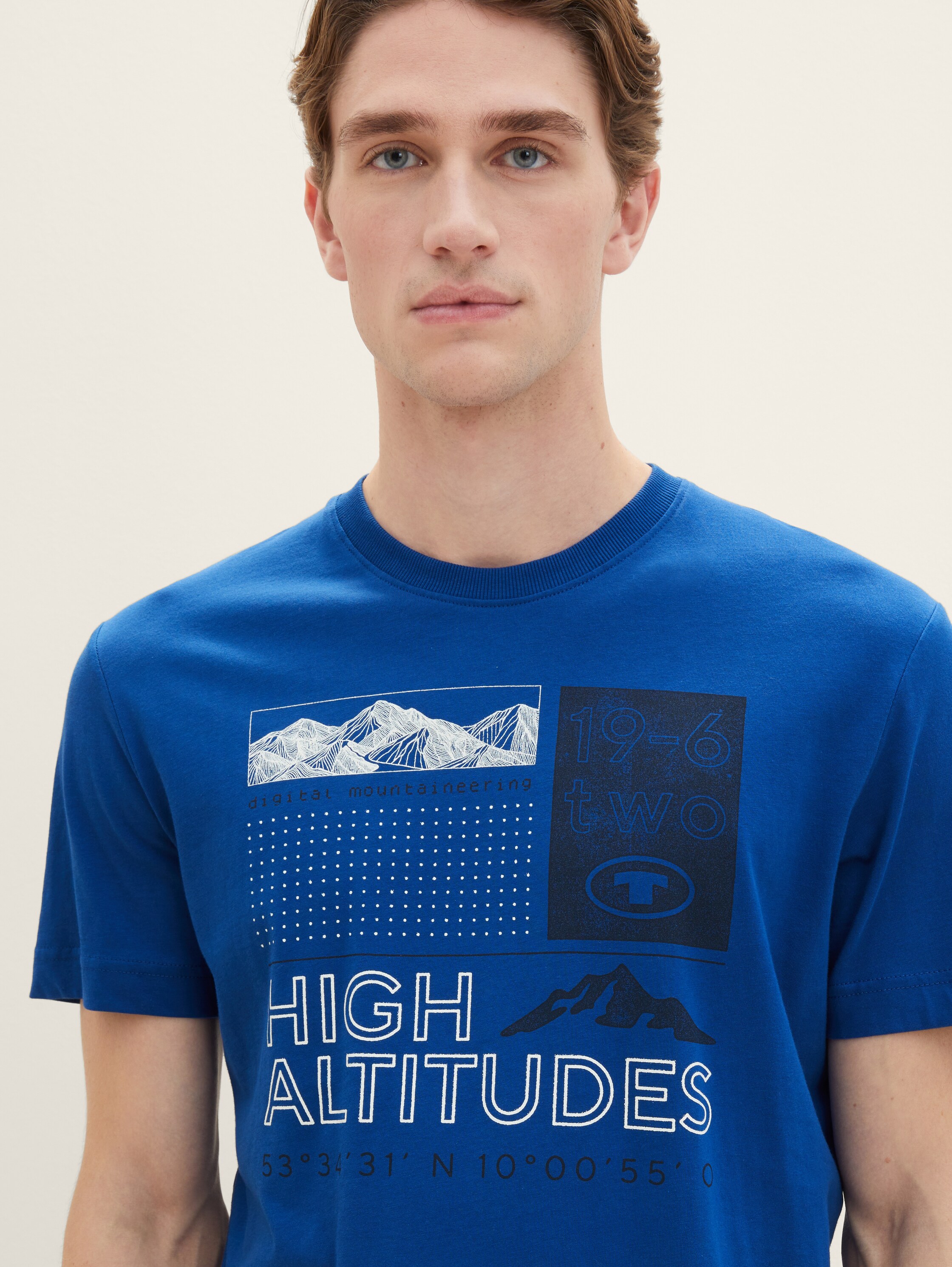 T-Shirt mit Print - hockey blue - Detail-Model-Ansicht