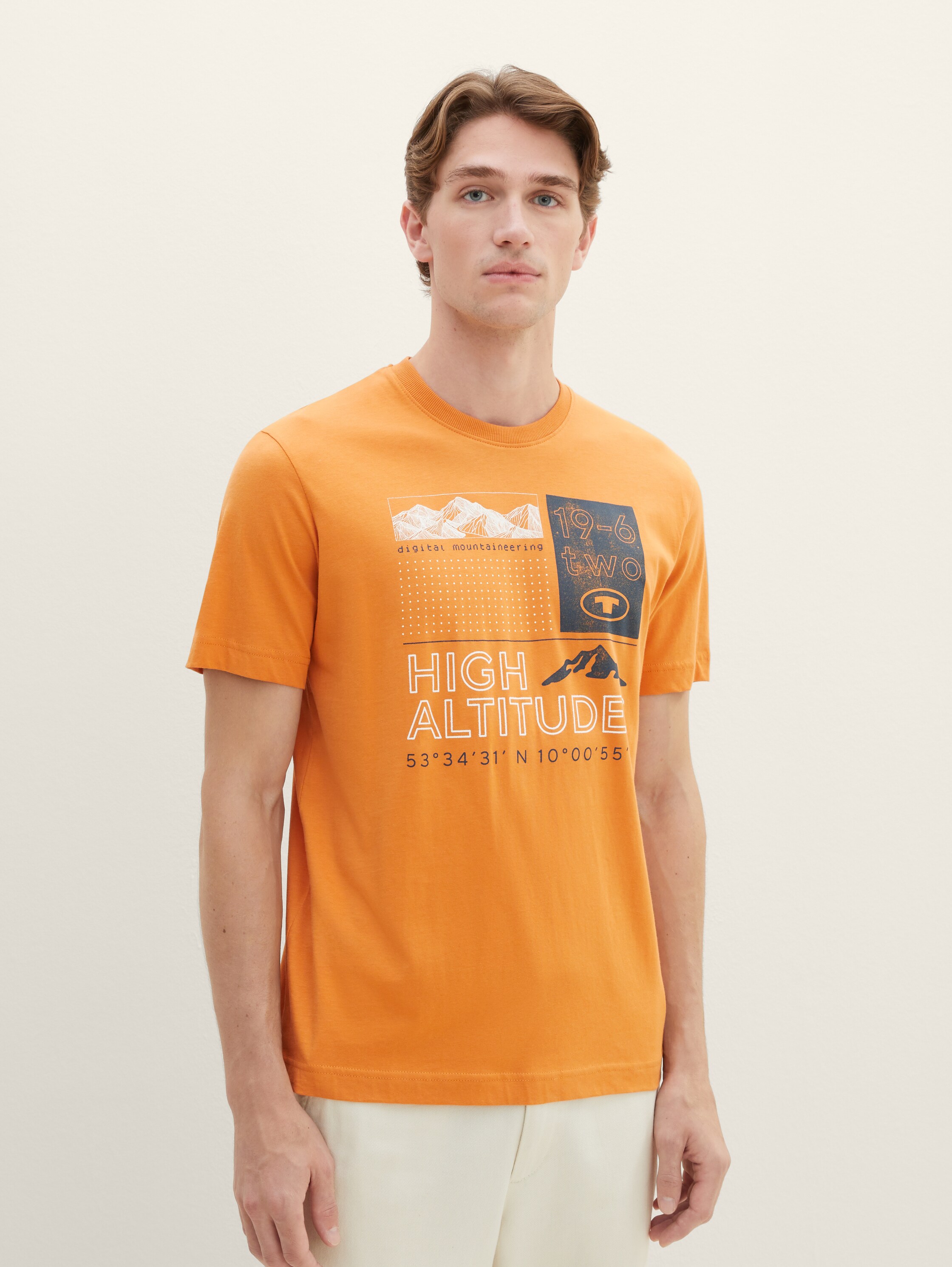 T-Shirt mit Print - tomato cream orange - Ausschnitt Model-Vorderansicht