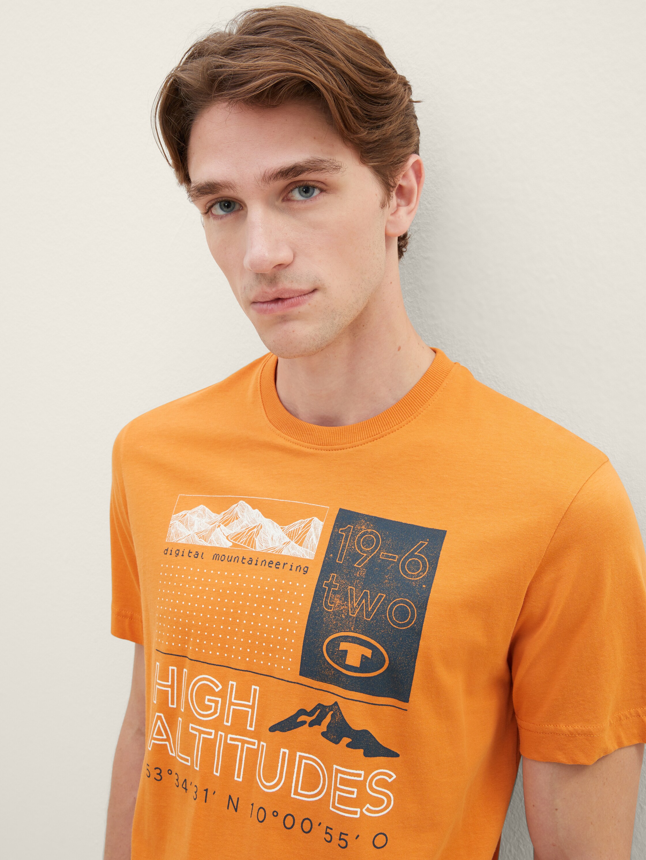 T-Shirt mit Print - tomato cream orange - Detail-Model-Ansicht