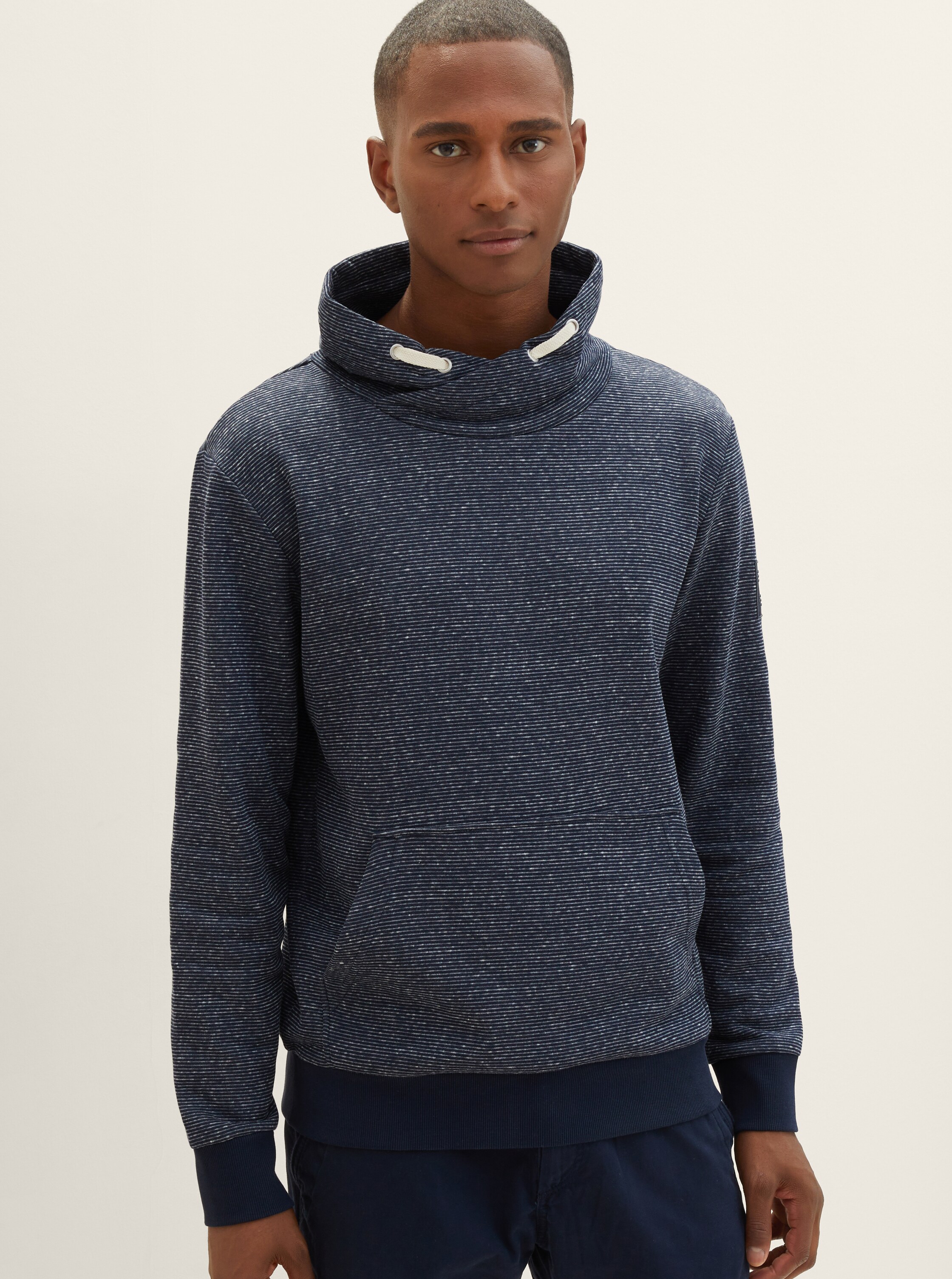 Sweat aspect chiné - sky captain blue white melange - Découpe Vue de face du modèle