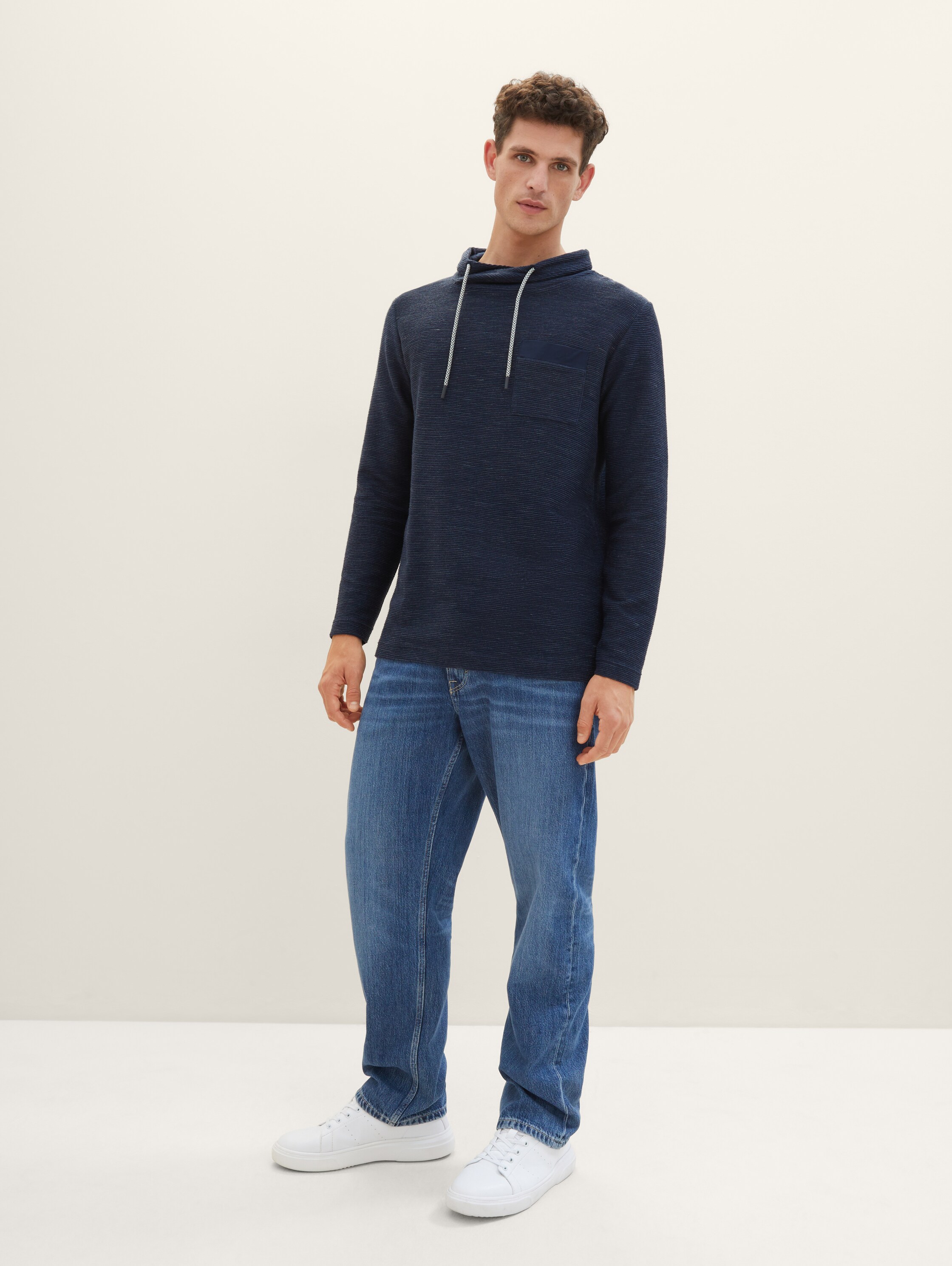 Langarmshirt mit Snood - Sky Captain Blue Non-Solid - Model-Vorderansicht