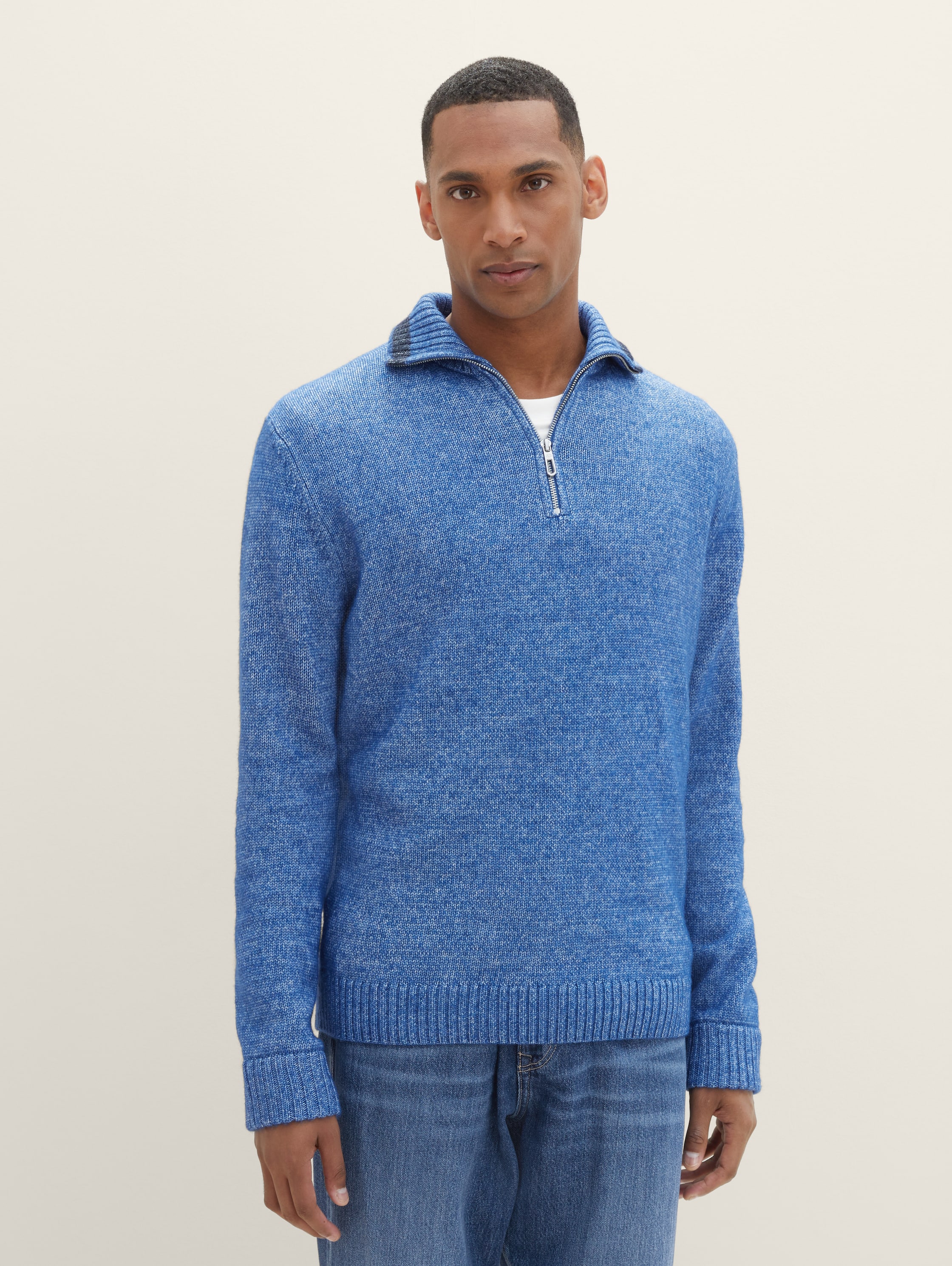 Troyer knitted sweater with recycled polyester - hockey blue white core - Neckline model front view
