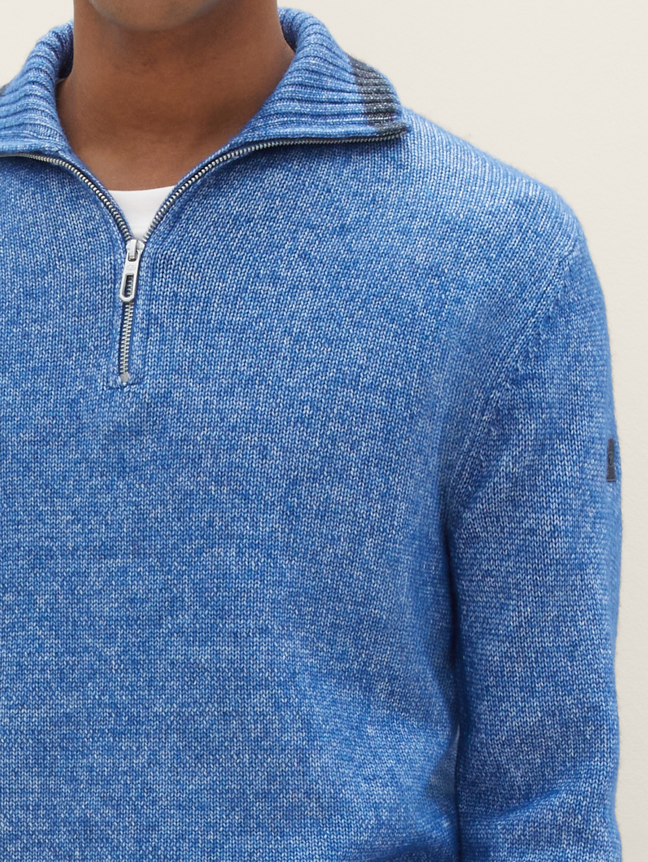 Troyer knitted sweater with recycled polyester - hockey blue white core - Detail model view