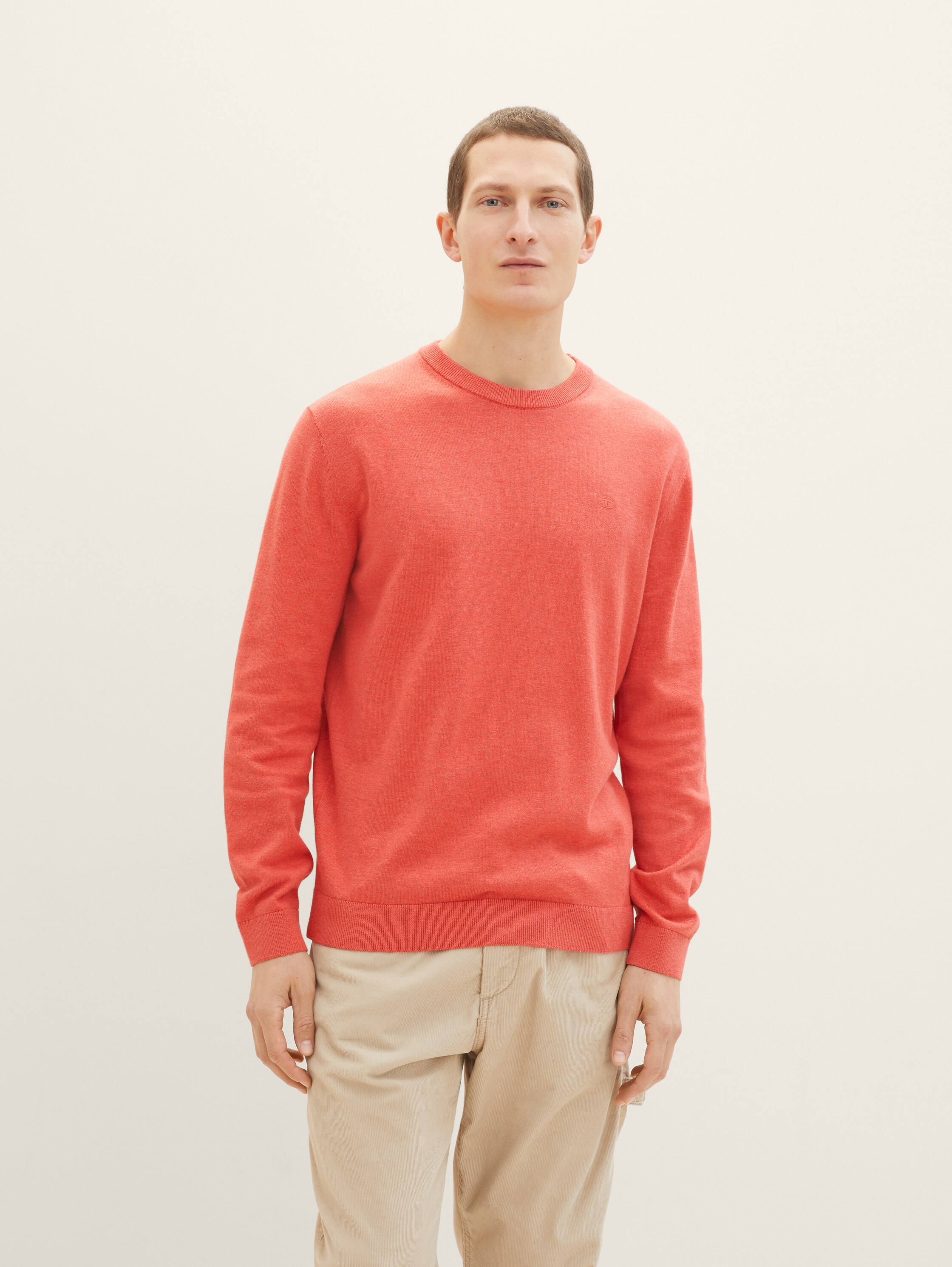 Strickpullover mit Rundhalsausschnitt - soft red melange - Ausschnitt Model-Vorderansicht