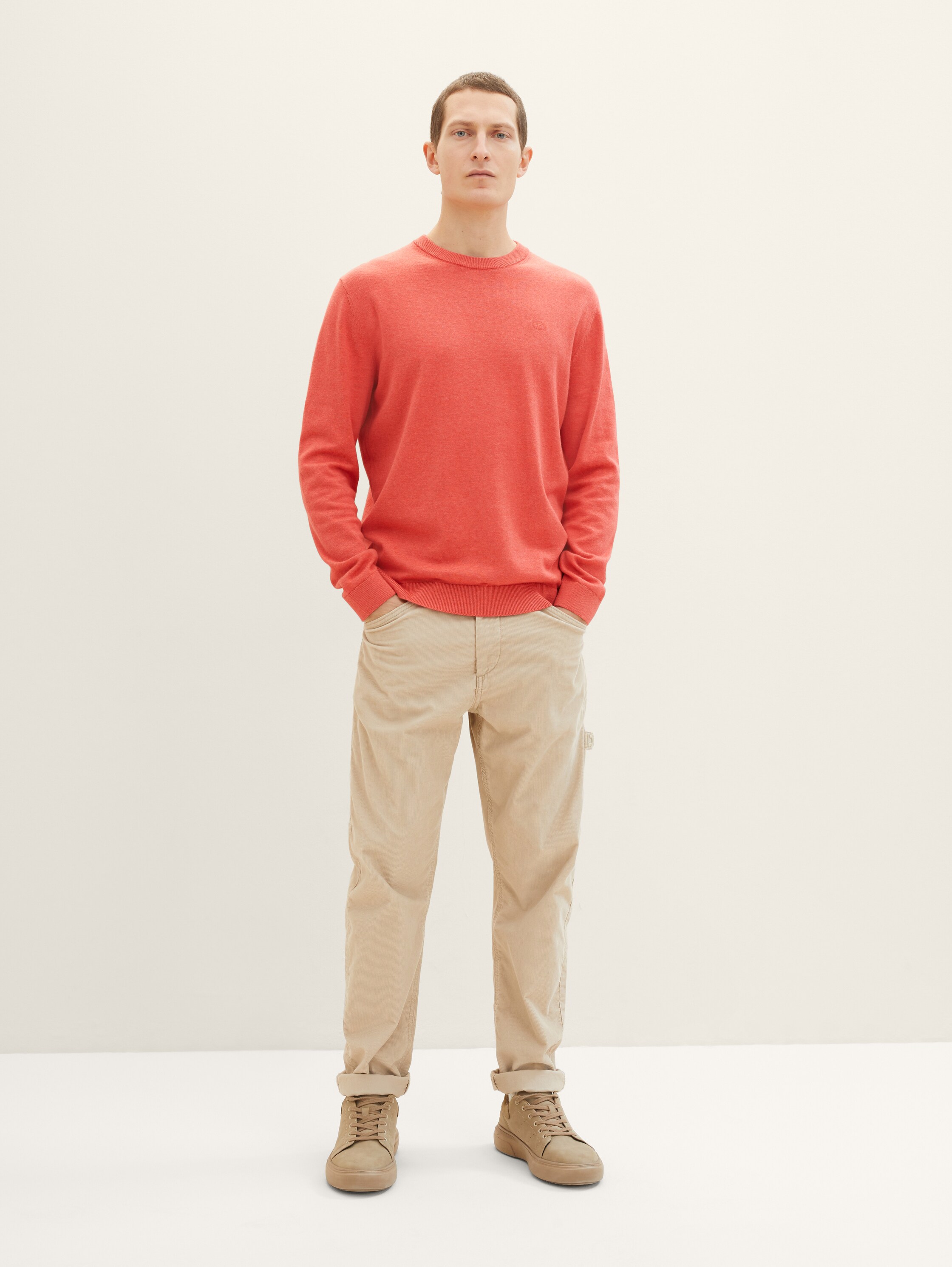 Strickpullover mit Rundhalsausschnitt - soft red melange - Model-Vorderansicht