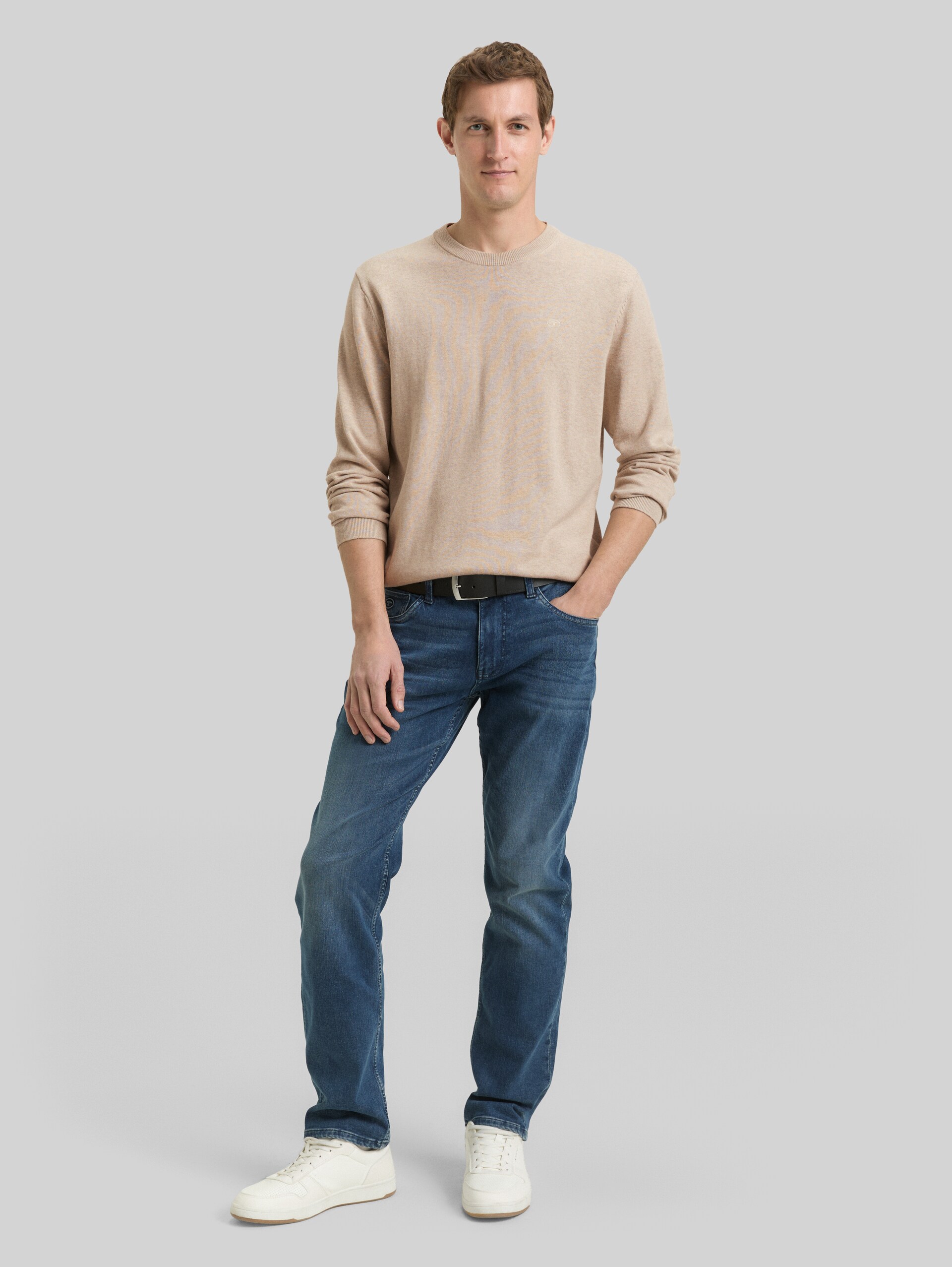 Basic knitted jumper in cotton - cashew beige melange - Model front view
