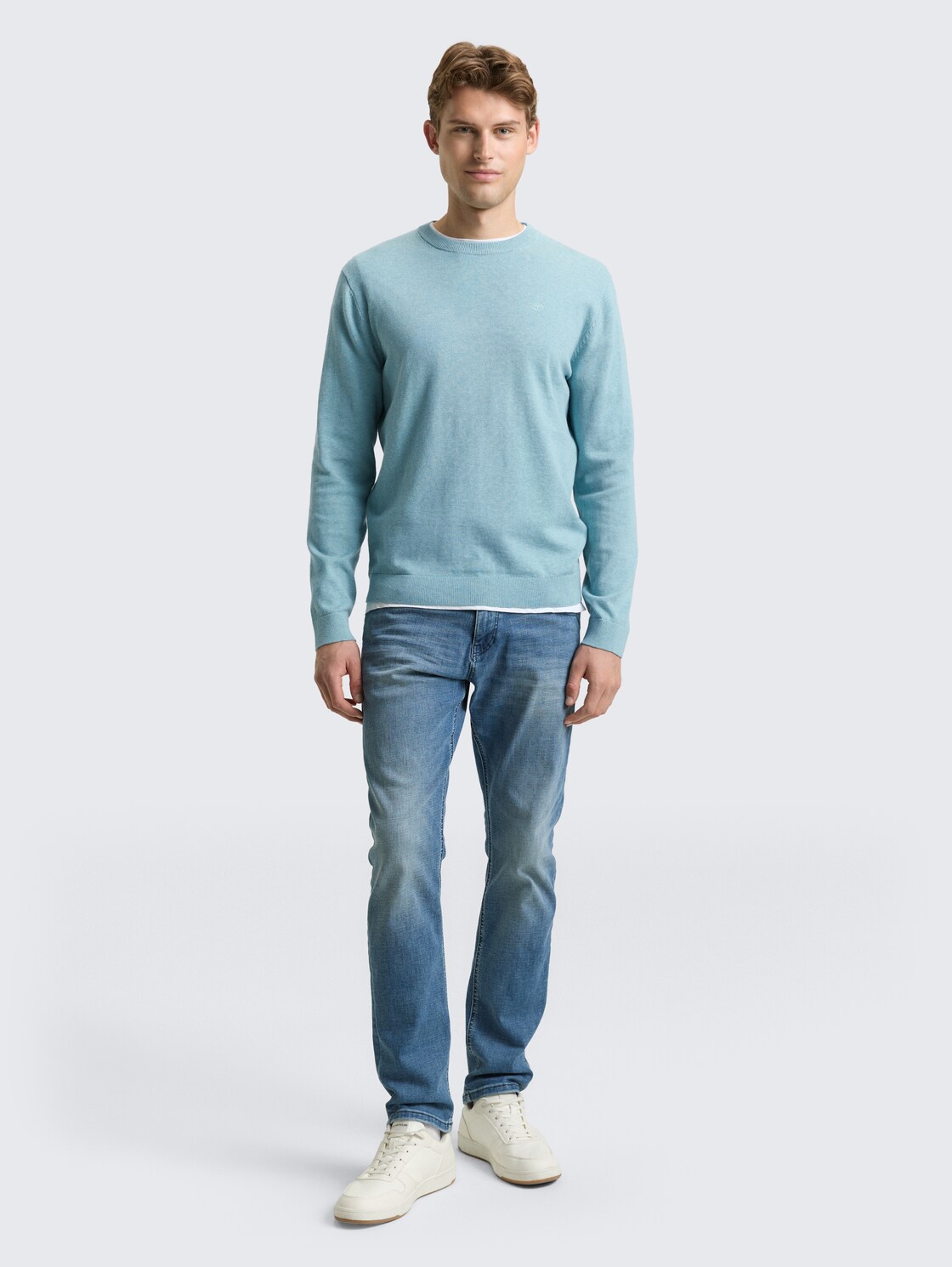 Basic Strickpullover aus Baumwolle - tourmaline melange - Model-Vorderansicht