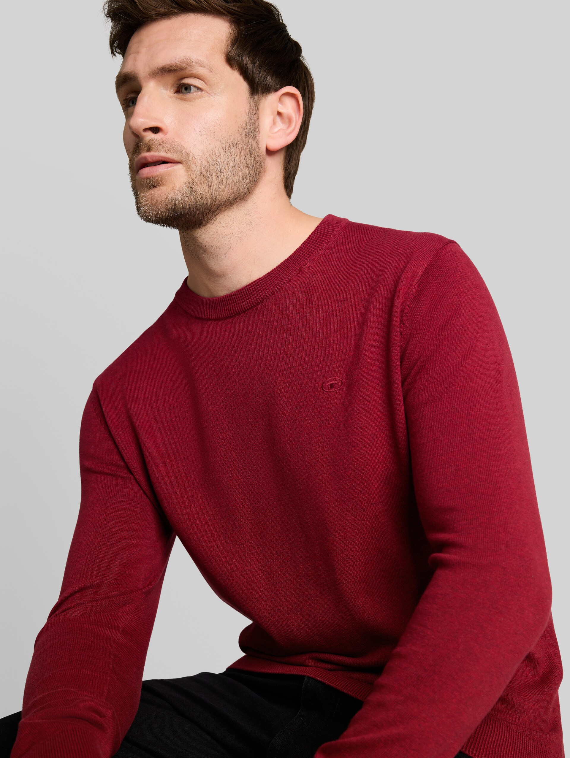 Basic Strickpullover aus Baumwolle - carlet red melange - Detail-Model-Ansicht