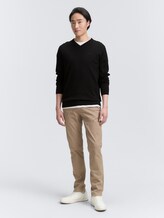 Pull en maille à col en V - Black - Vue de face du modèle