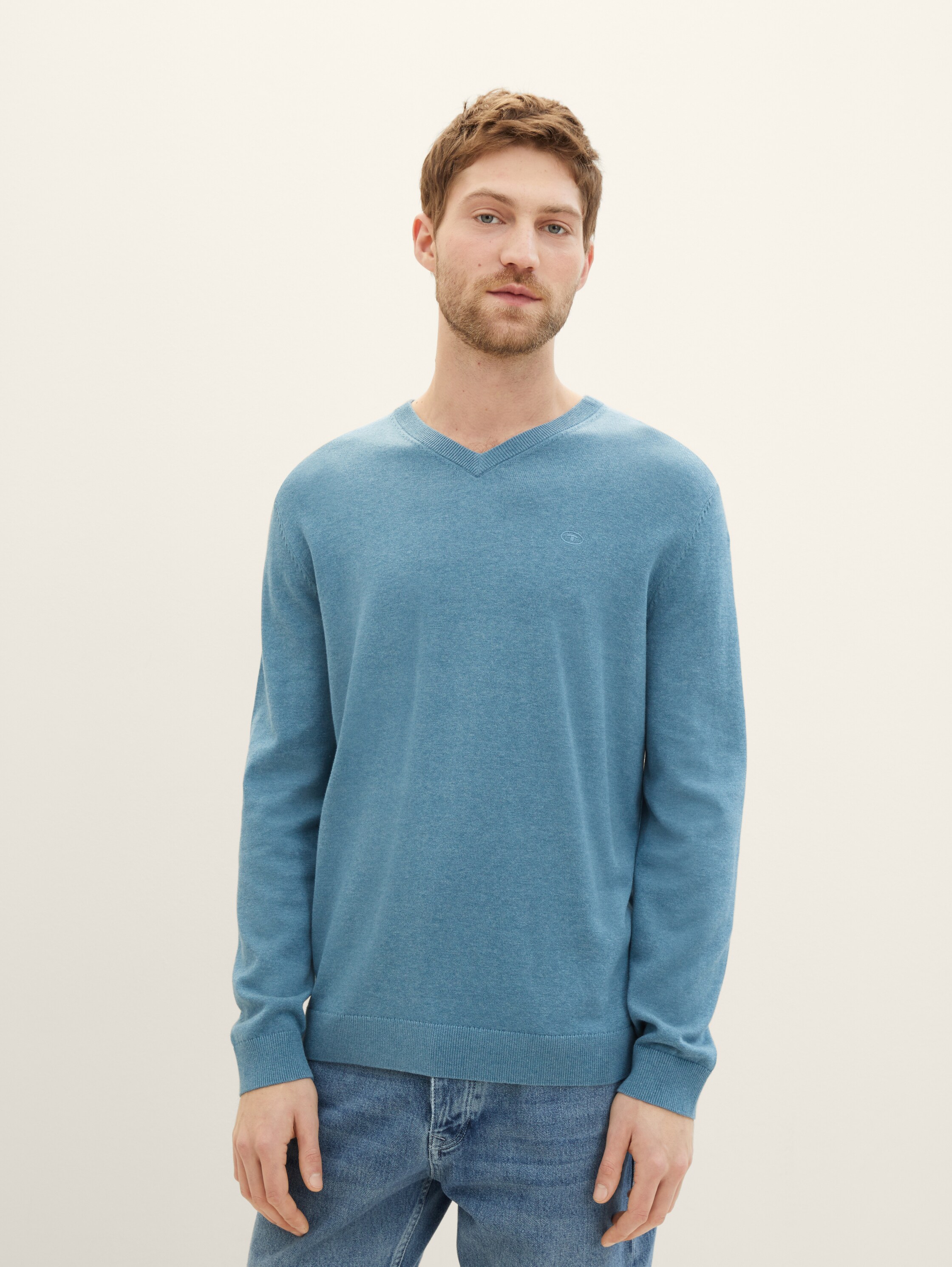 Gebreide trui met V-hals - blue water melange - Nek model vooraanzicht